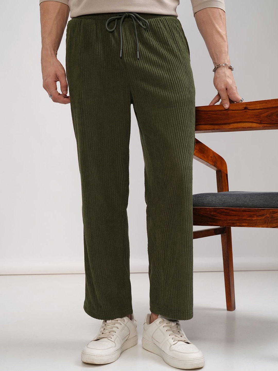 

HIGHLANDER Men Loose Fit Mid-Rise Trousers, Green