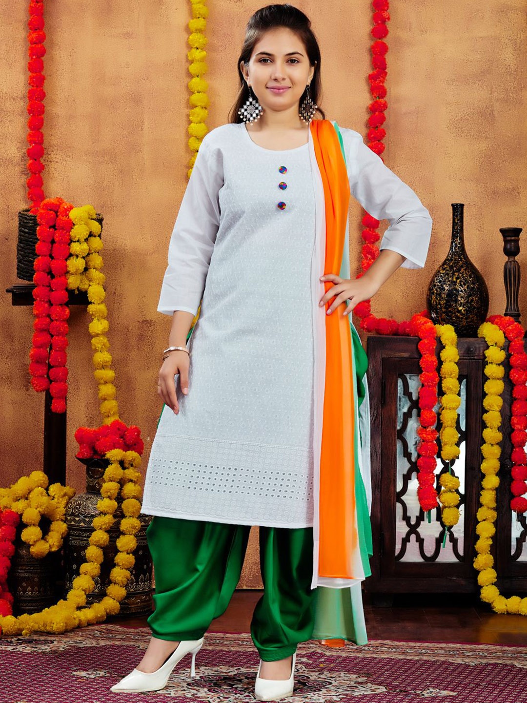 Aarika Girls Floral Printed Thread Work Kurta, White
