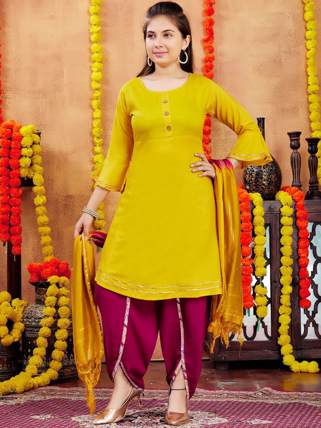 

Aarika Girls Anarkali Kurta, Yellow