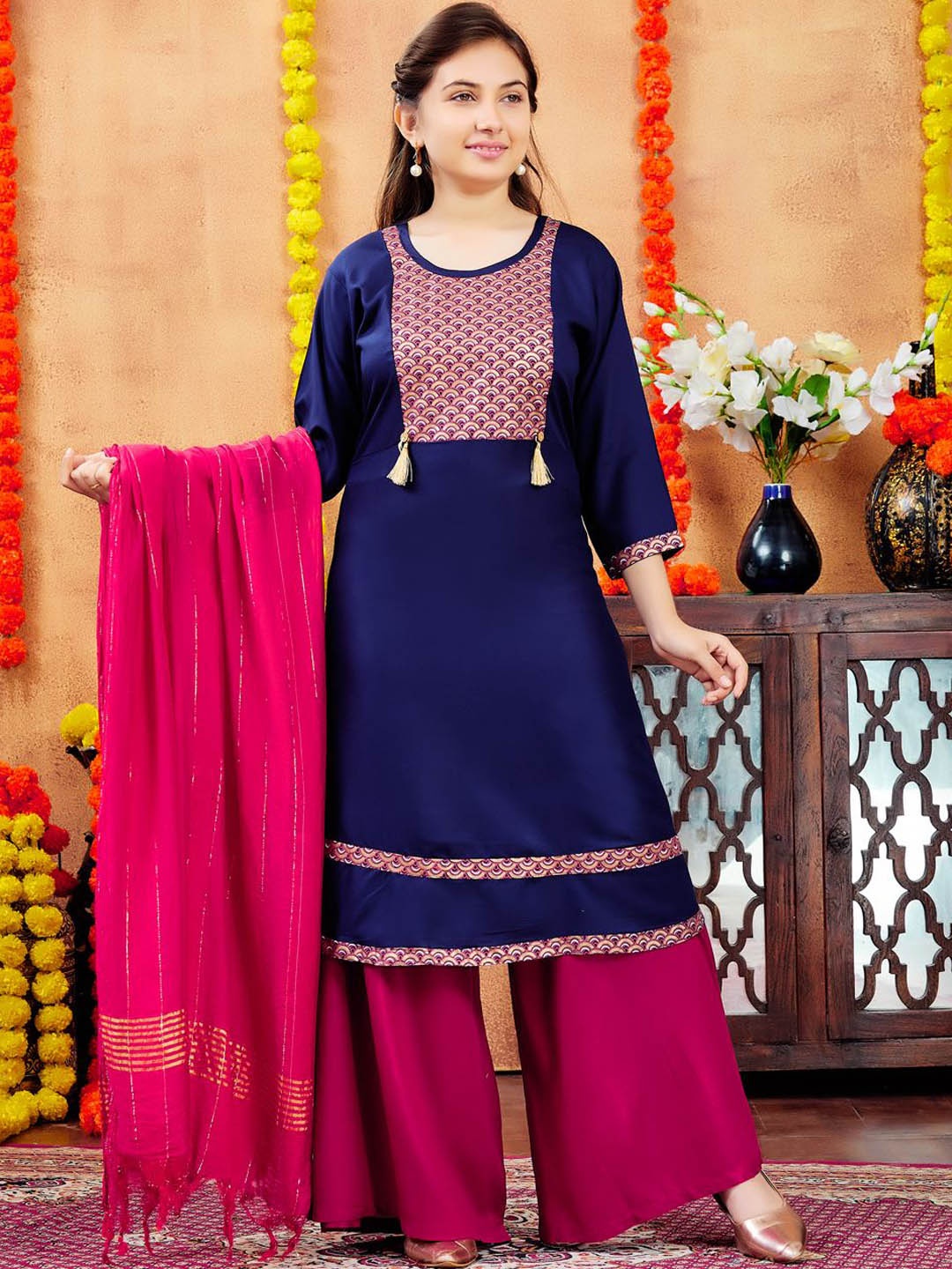 

Aarika Girls Ethnic Motifs Printed Kurta, Navy blue