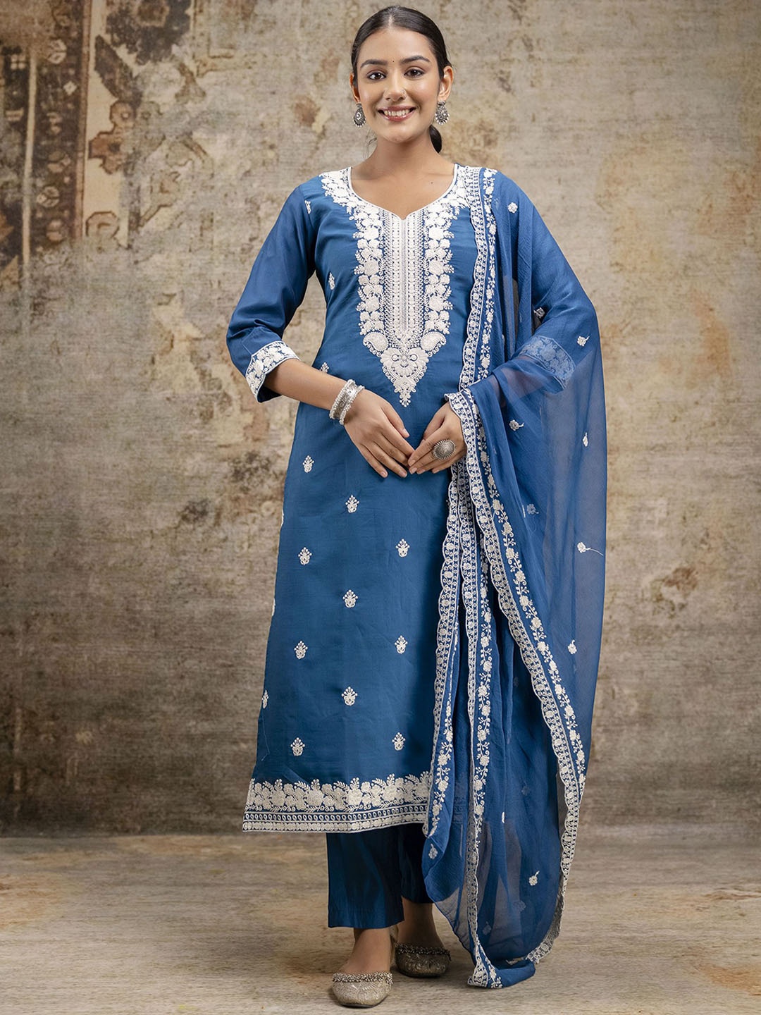 

mokshi Women Ethnic Motifs Embroidered Regular Thread Work Pure Silk Kurta with Trousers & With Dupatta, Blue