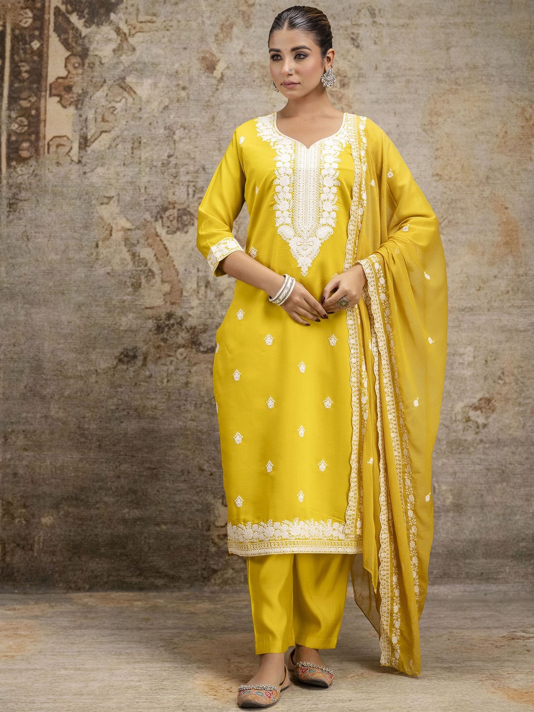 

mokshi Women Ethnic Motifs Embroidered Regular Pure Silk Kurta with Trousers & With Dupatta, Yellow