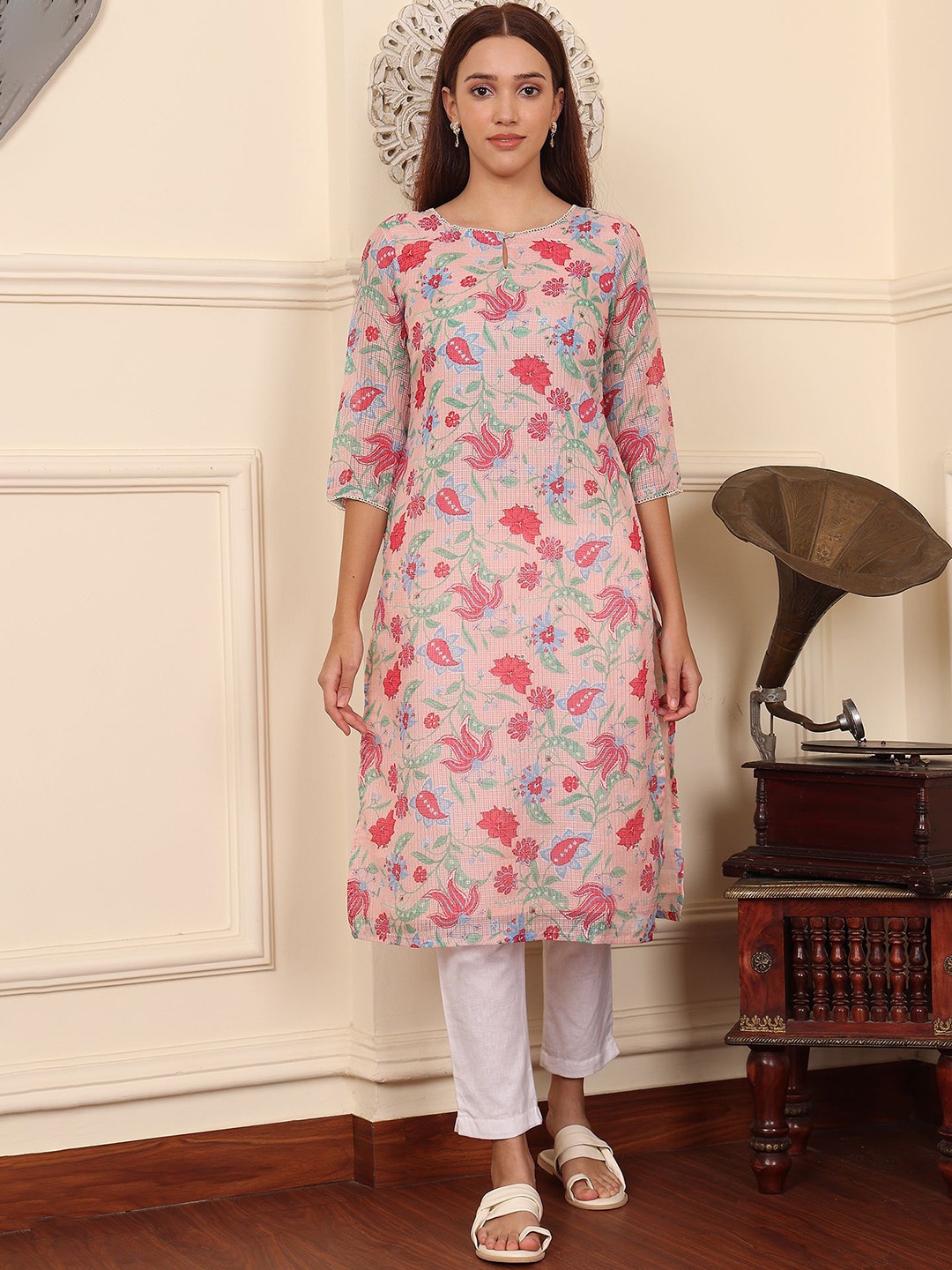 

W Women Floral Printed Thread Work Kurta, Pink