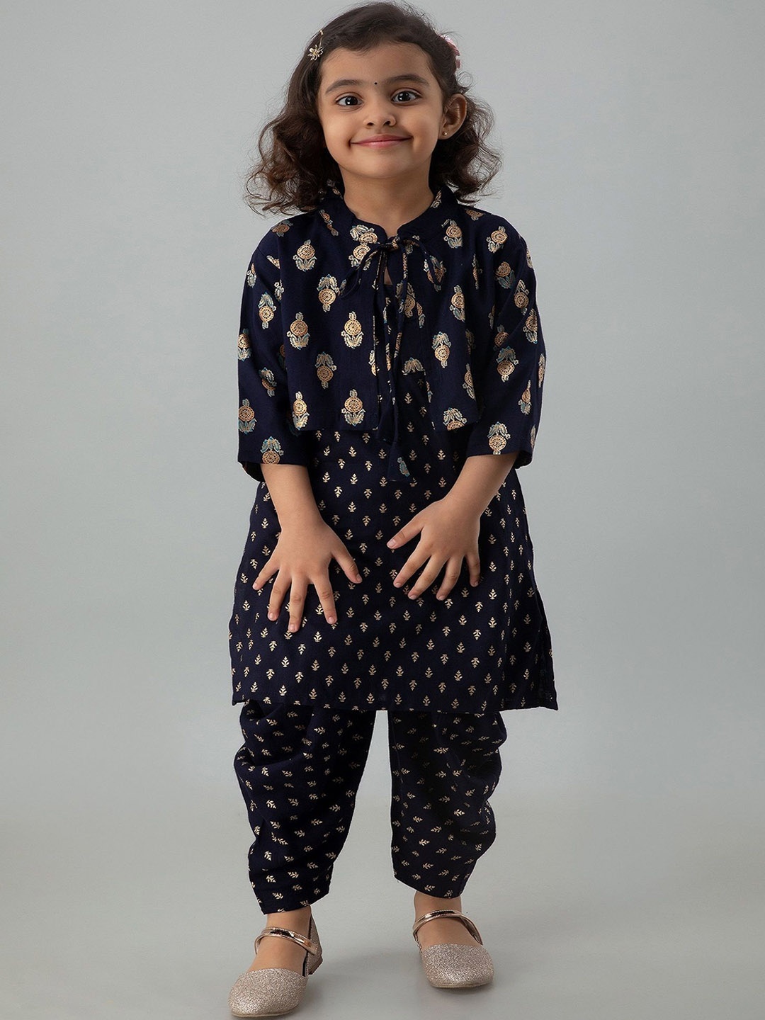 

JAANYA Girls Floral Printed Regular Kurta with Trousers, Blue