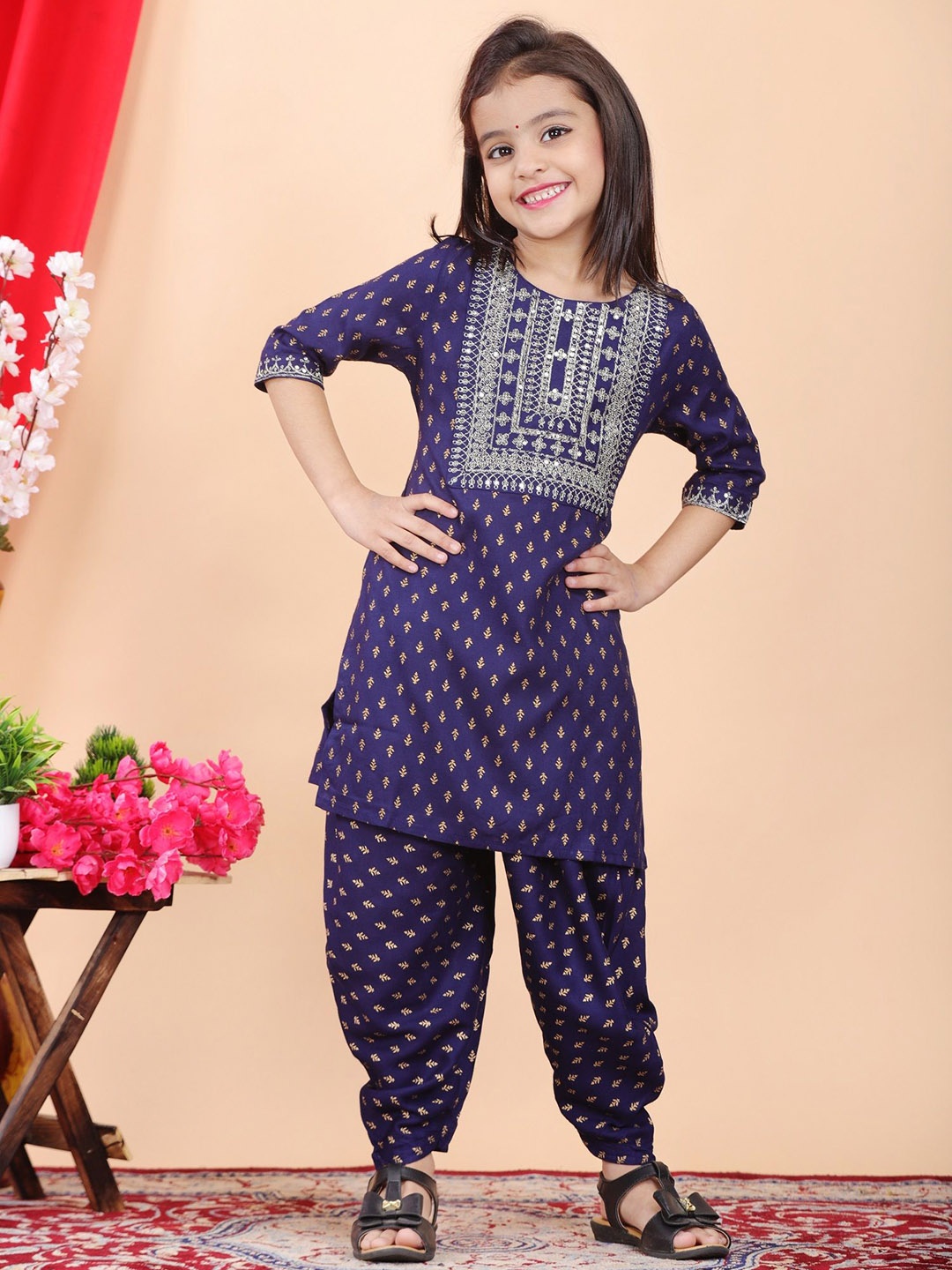 

JAANYA Girls Ethnic Motifs Embroidered Regular Kurta with Harem Pants, Blue