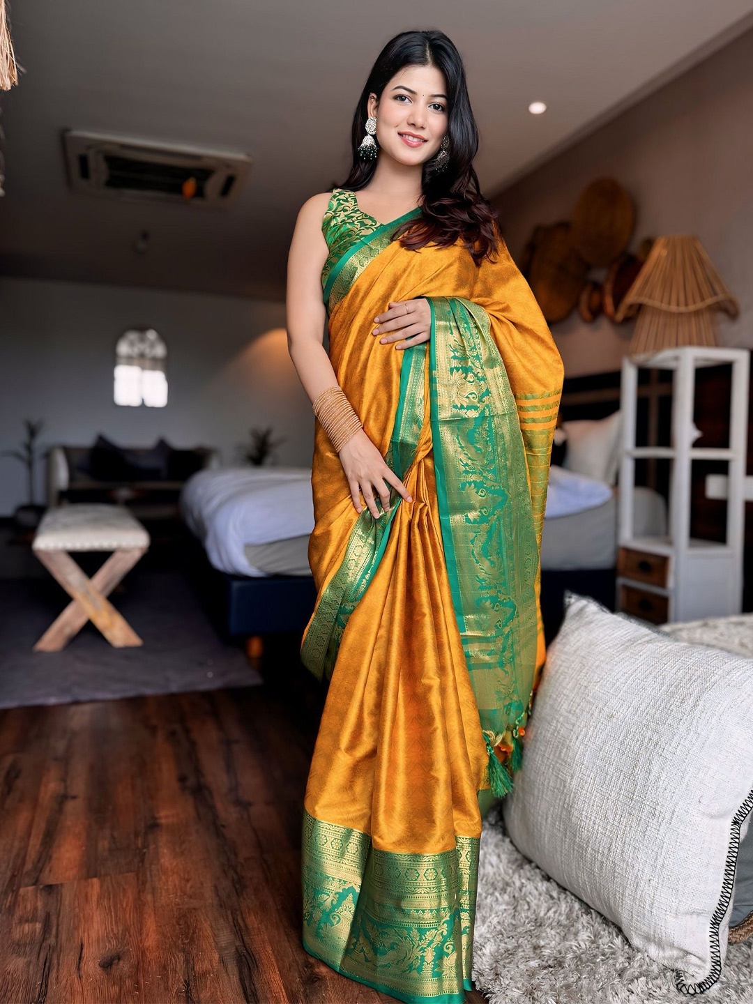 

APNISHA Woven Design Zari Pure Silk Kanjeevaram Saree, Yellow