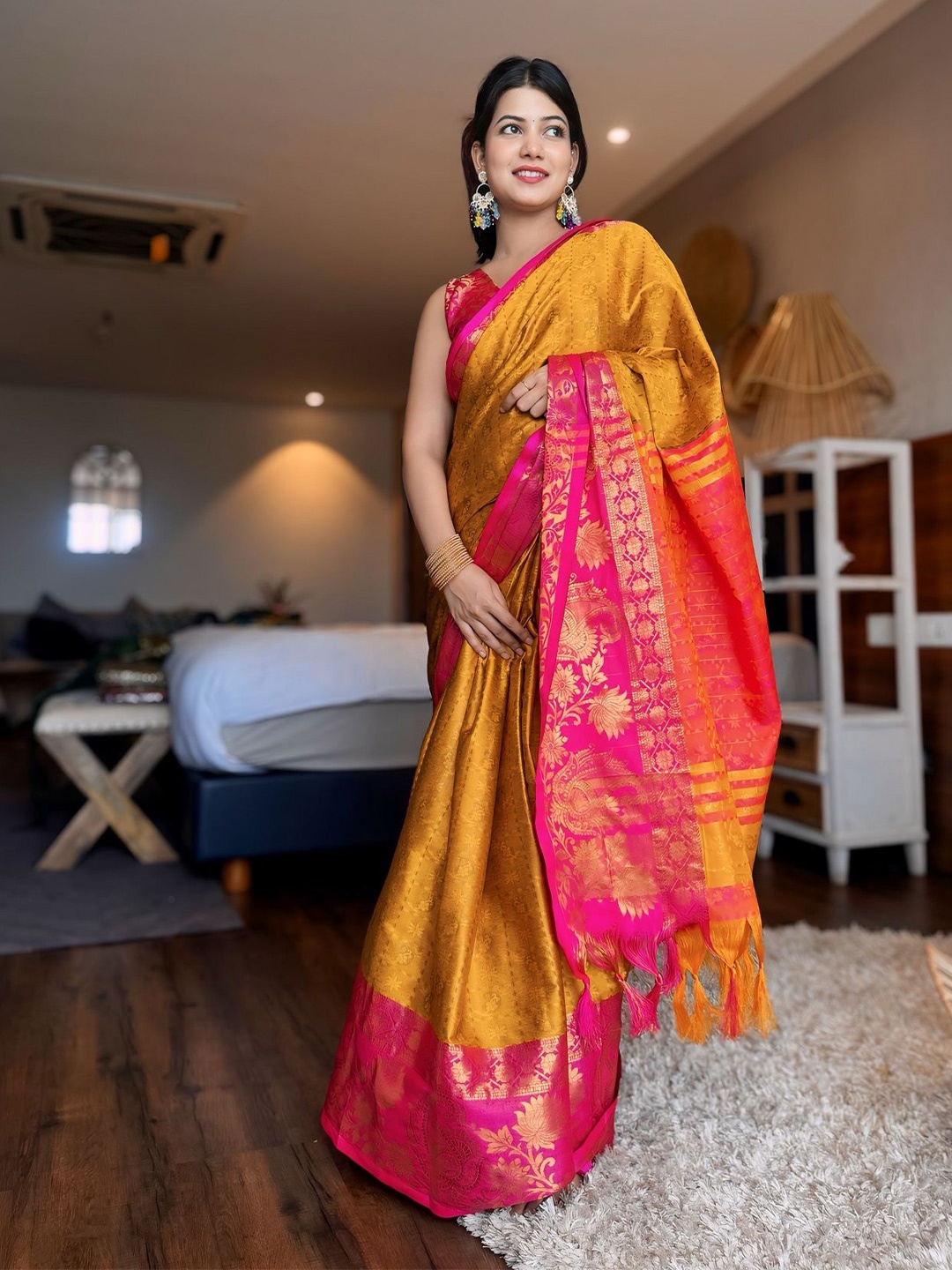 

APNISHA Woven Design Zari Pure Silk Kanjeevaram Saree, Rose