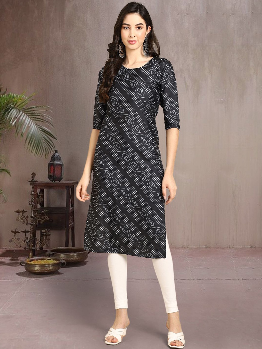 

7Threads Women Ethnic Motifs Printed Floral Crepe Kurta, Black