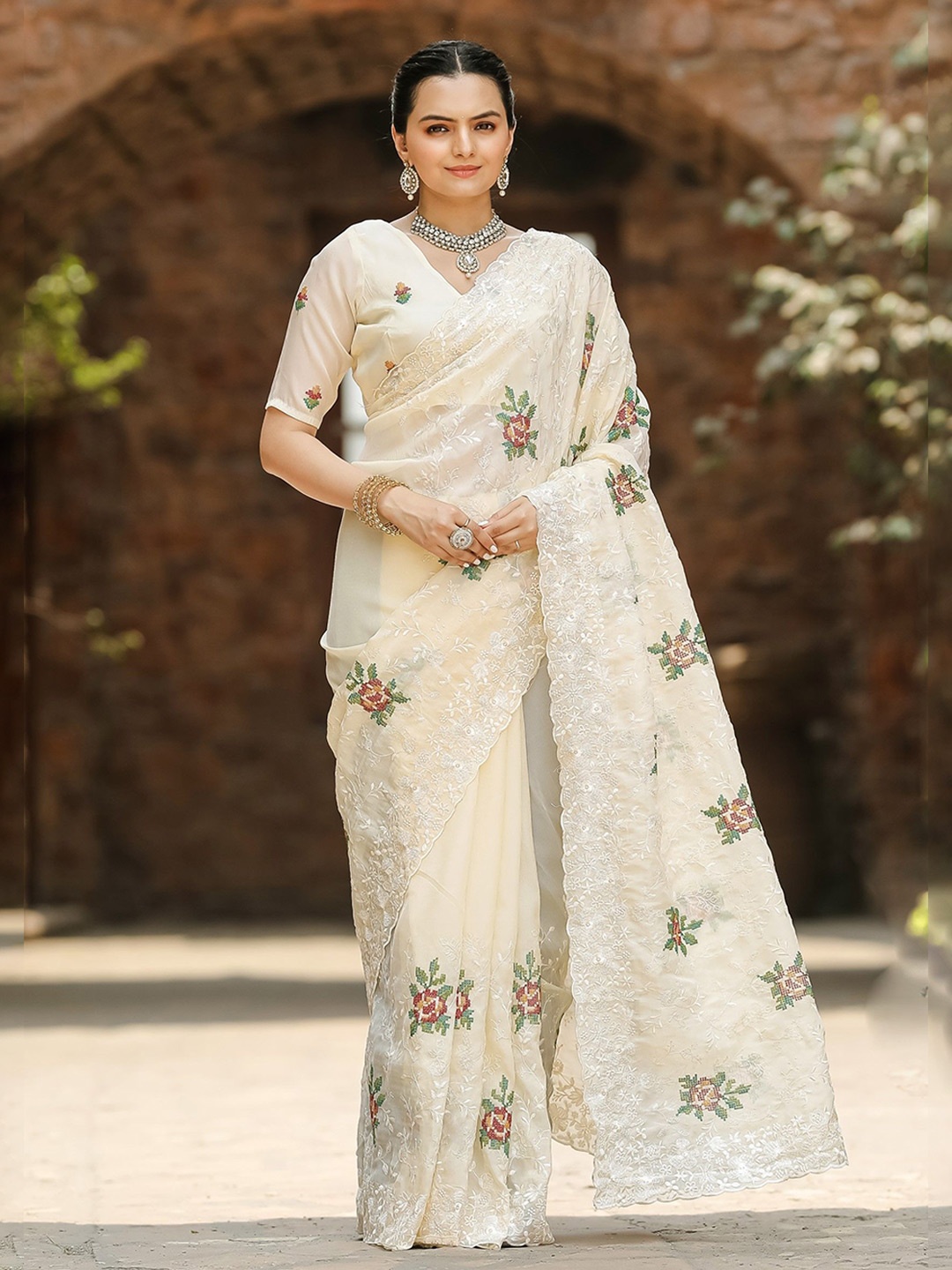 

LeeliPeeri Designer Floral Embroidered Pure Chiffon Saree, Cream