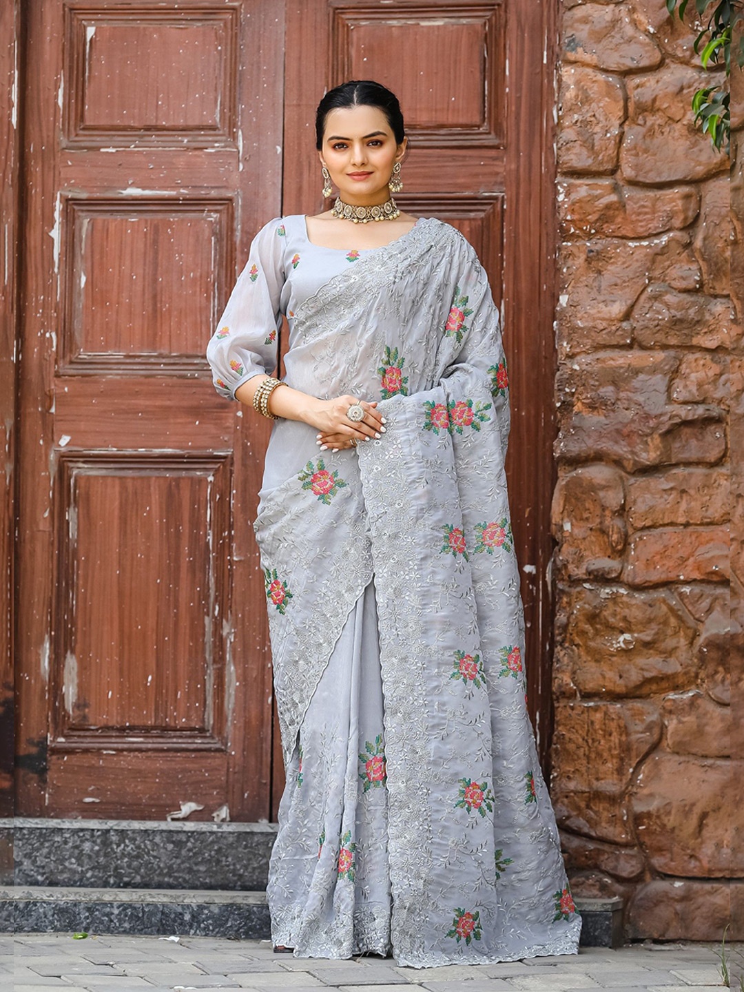 

LeeliPeeri Designer Floral Embroidered Pure Chiffon Saree, Grey
