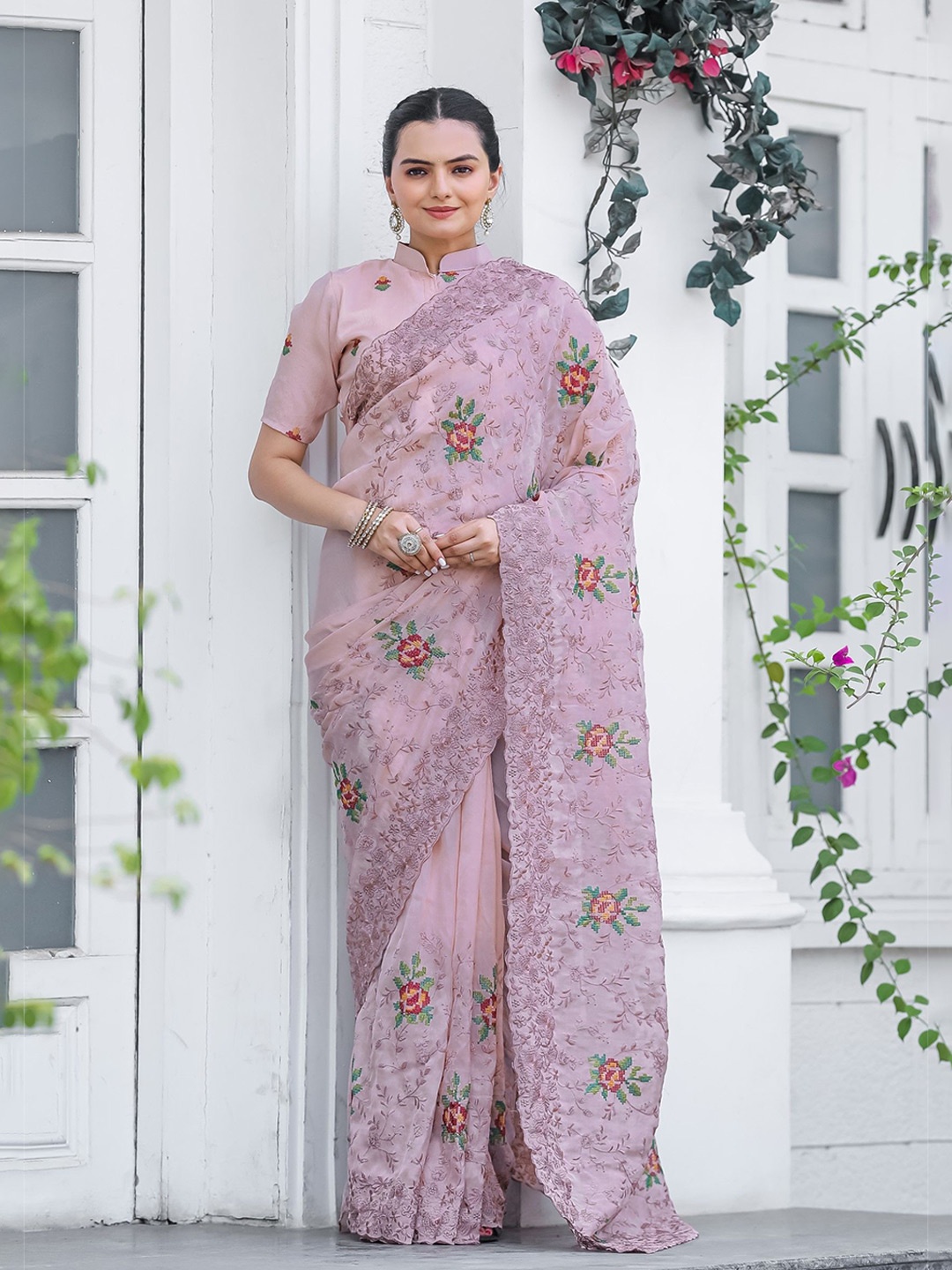 

LeeliPeeri Designer Floral Embroidered Pure Chiffon Saree, Pink