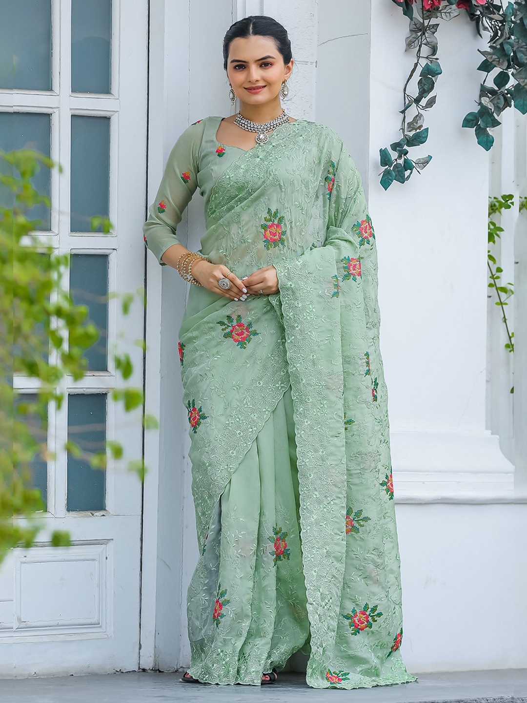 

LeeliPeeri Designer Floral Embroidered Pure Chiffon Banarasi Saree, Green