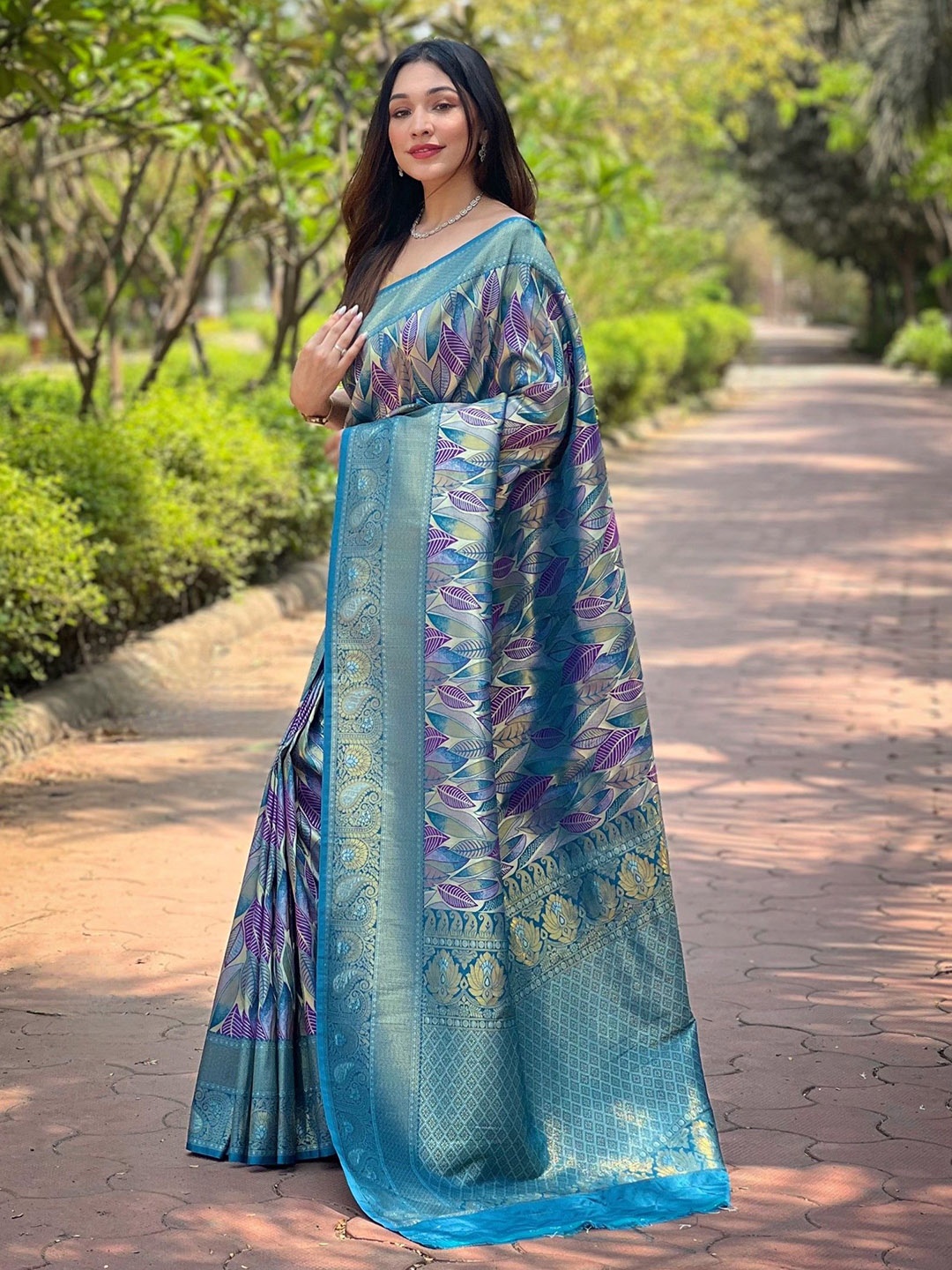 

LeeliPeeri Designer Floral Zari Kanjeevaram Saree, Blue