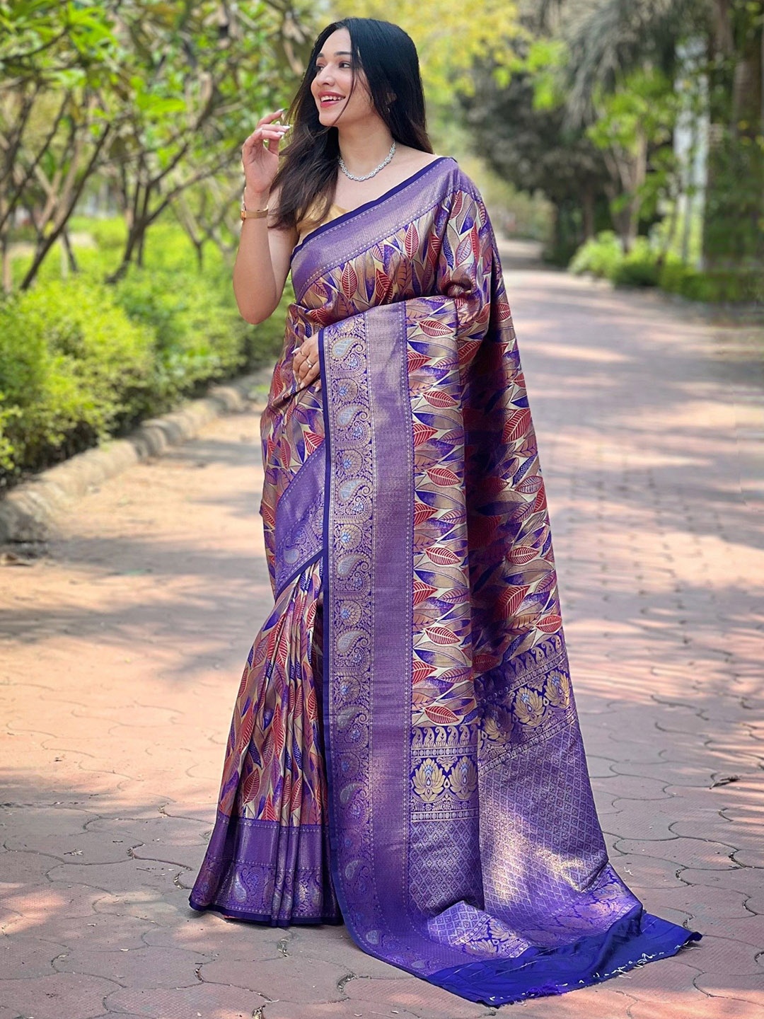 

LeeliPeeri Designer Woven Design Zari Kanjeevaram Saree, Violet