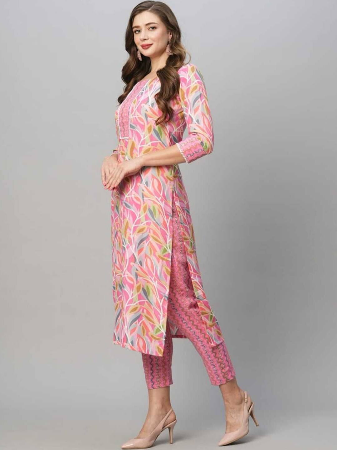 

SHIJILA Women Floral Printed Regular Kurta with Trousers, Pink