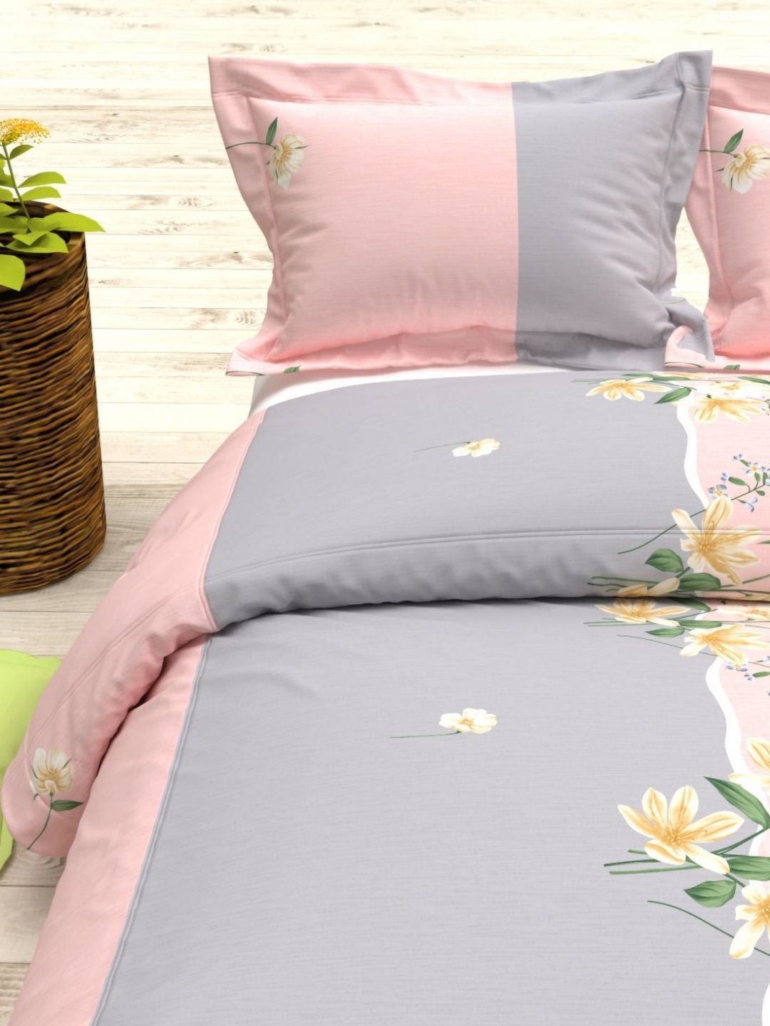 

THE WHITE MOSS Peach-Coloured & Grey Floral 144 TC Queen Bedsheet with 2 Pillow Covers