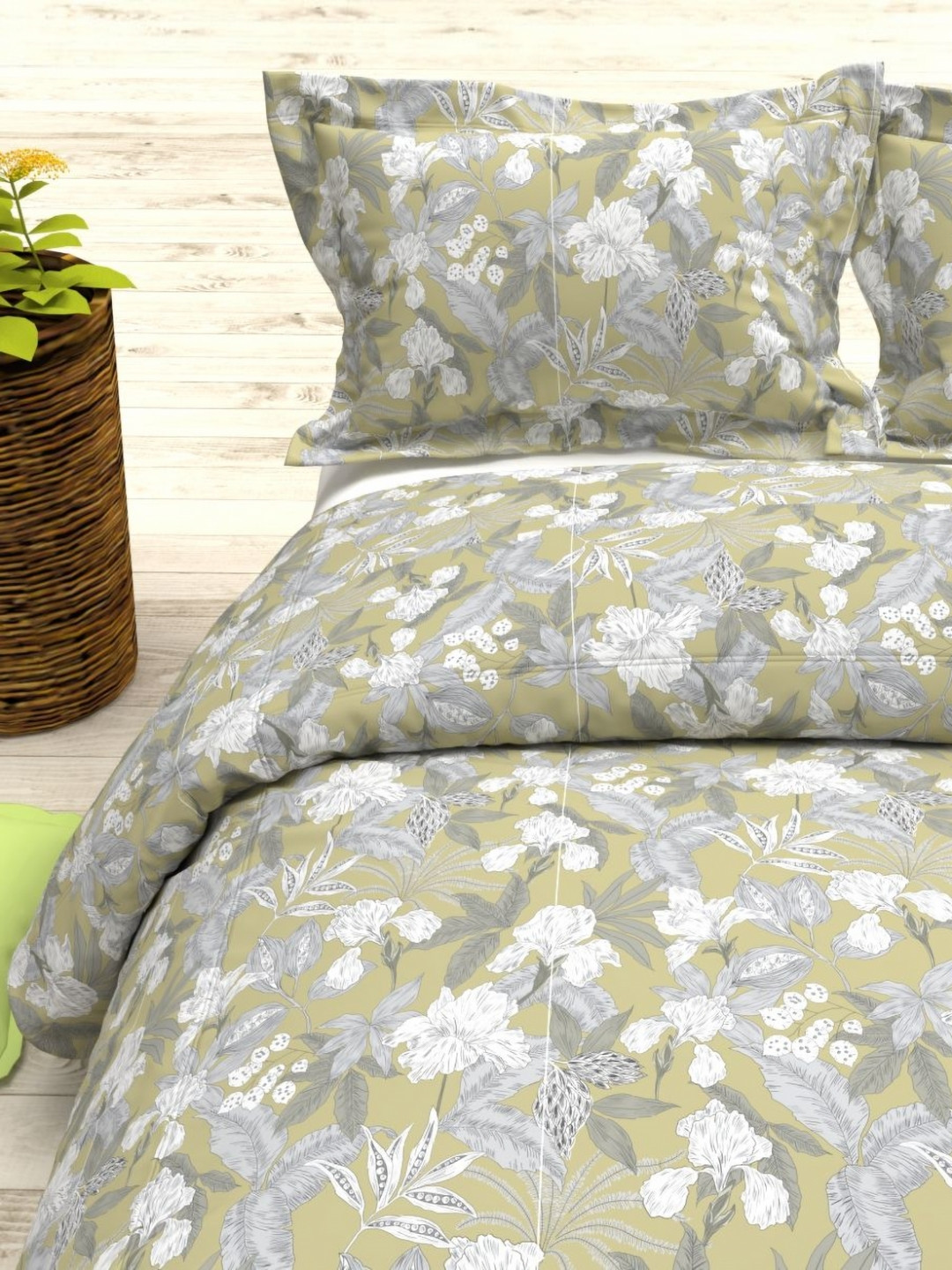 

THE WHITE MOSS Green & White Floral 144 TC Queen Bedsheet with 2 Pillow Covers