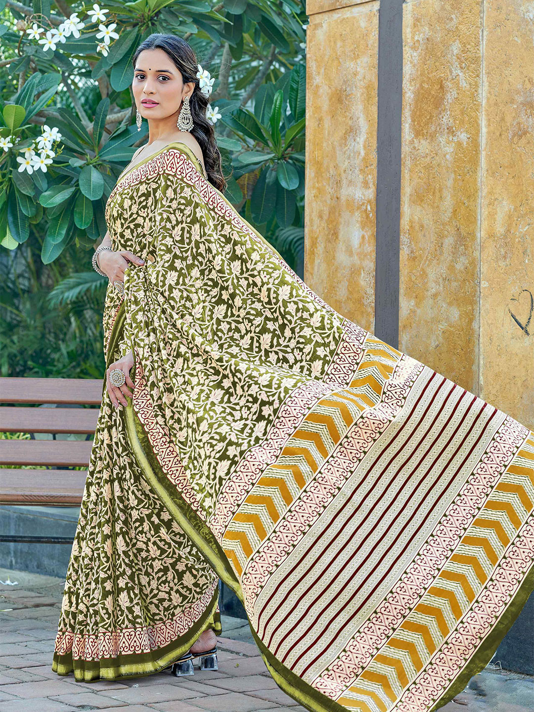 

HERE&NOW Floral Printed Zari Pure Cotton Bagru Saree, Green