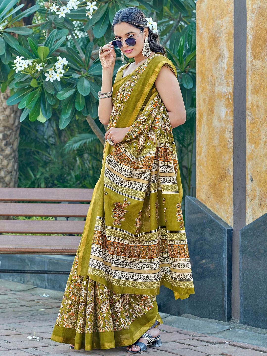 

HERE&NOW Floral Printed Zari Pure Cotton Bagru Saree, Green