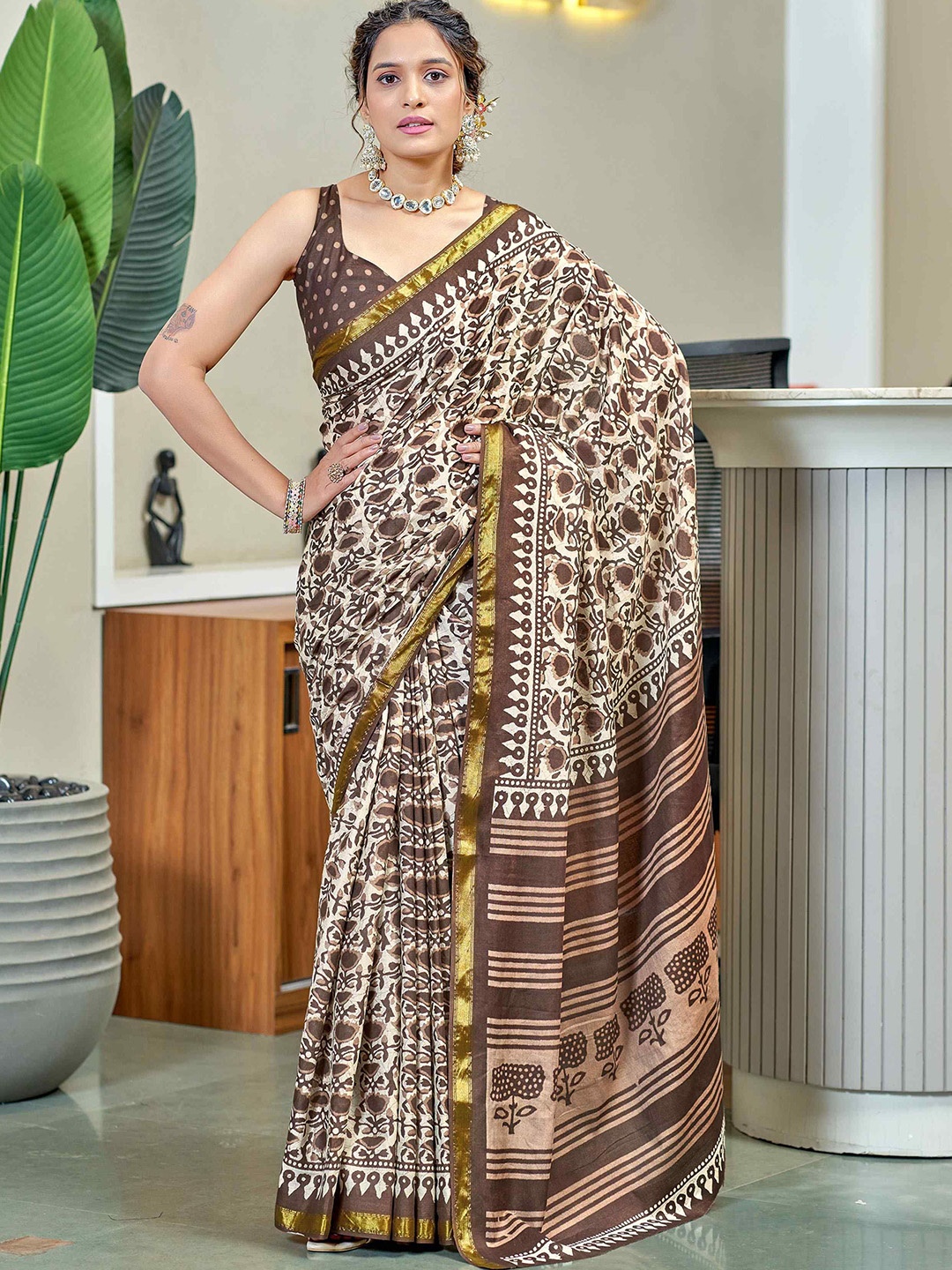 

HERE&NOW Ajrak Block Zari Pure Cotton Bagru Saree, Brown