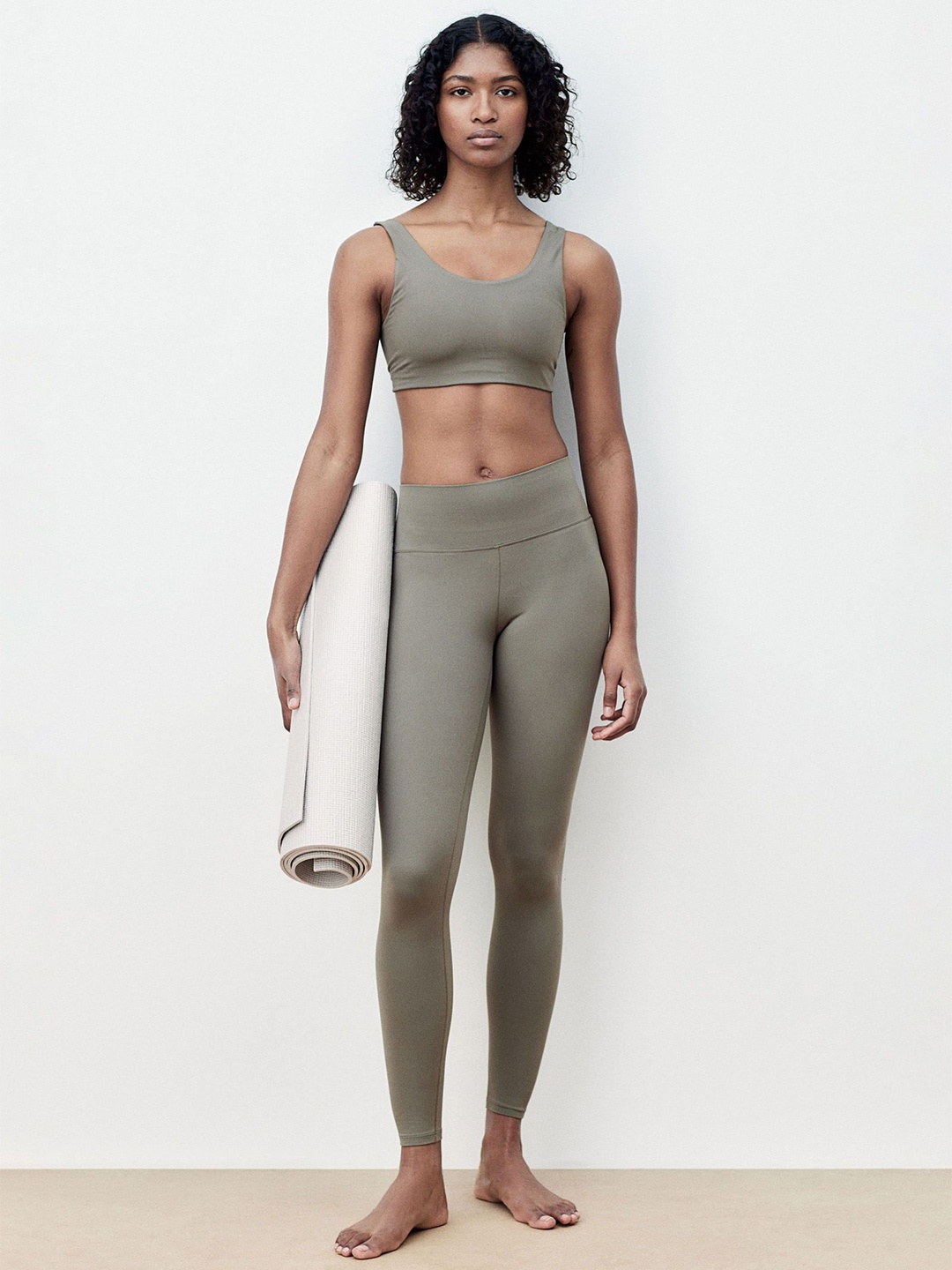 

H&M Medium Support Sports Bra In DryMove, Beige