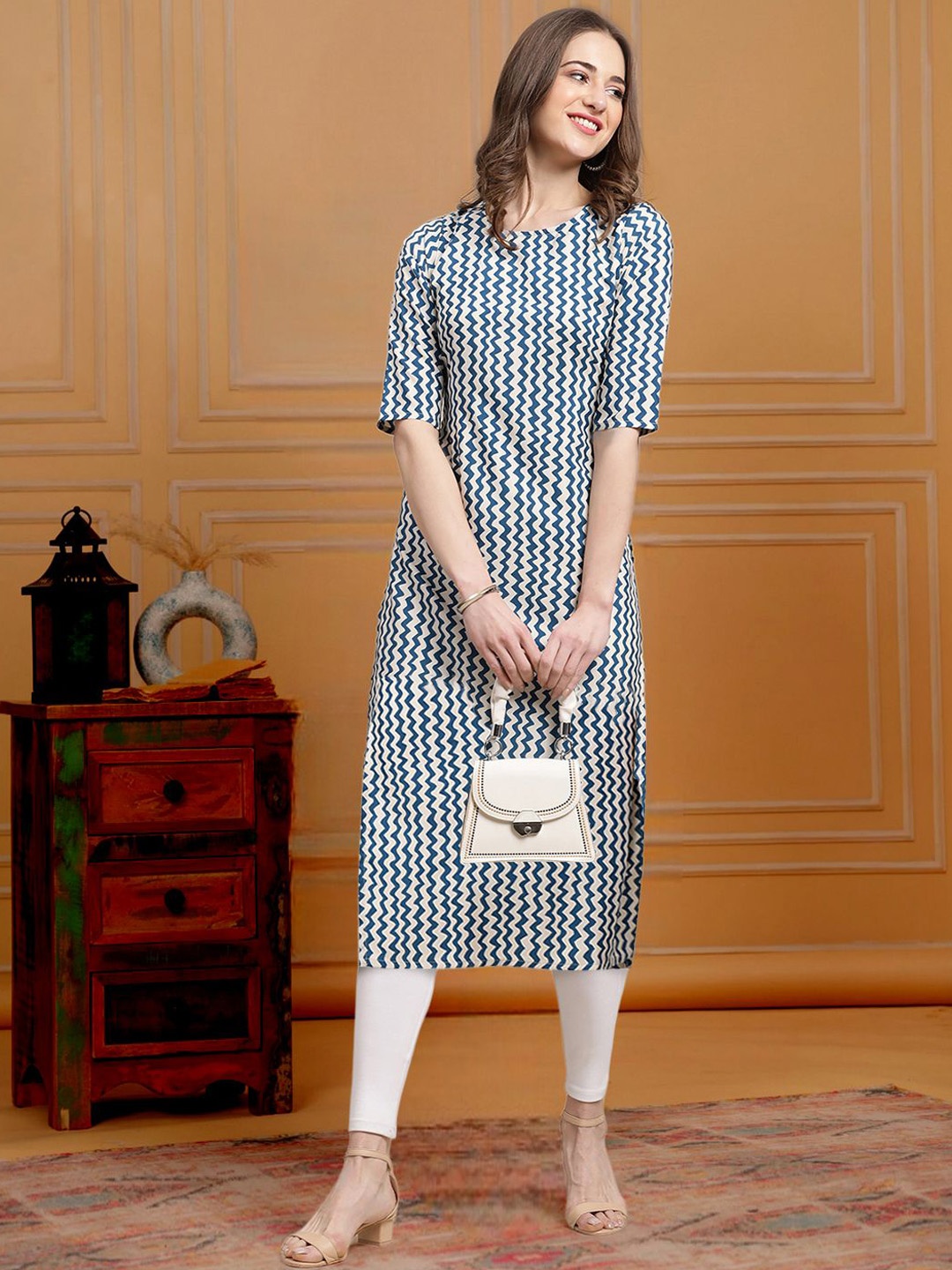 

7Threads Chevron Printed Round Neck Short Sleeves Regular Straight Kurta, Blue
