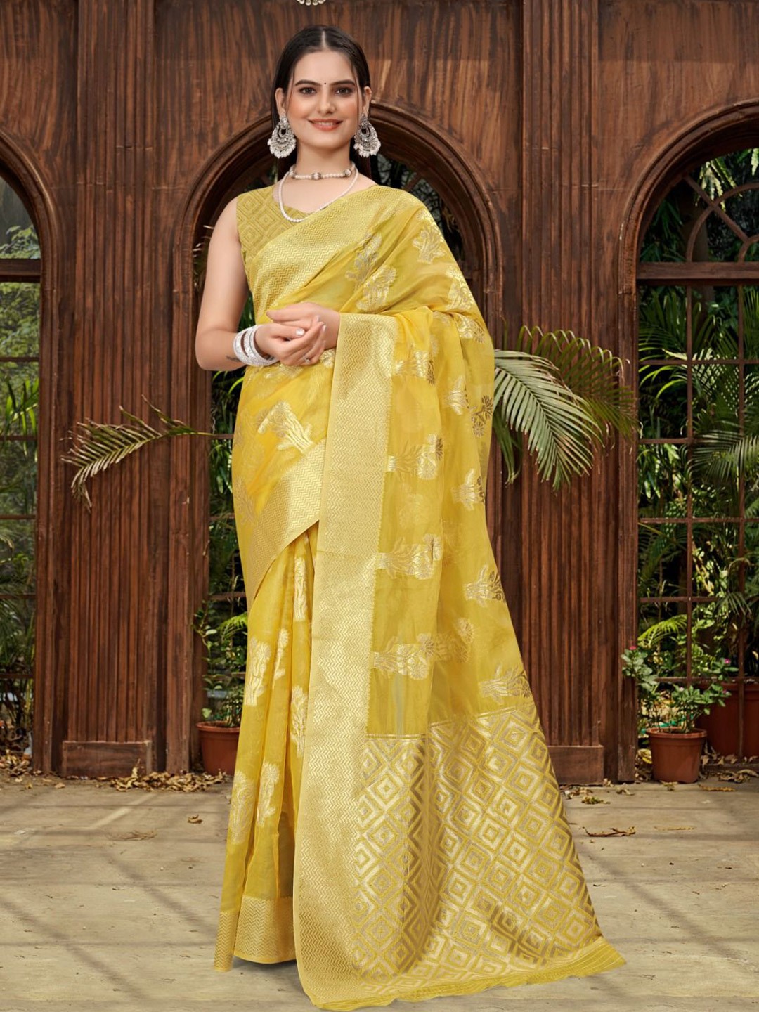 

Aagiri Woven Design Zari Banarasi Saree, Yellow