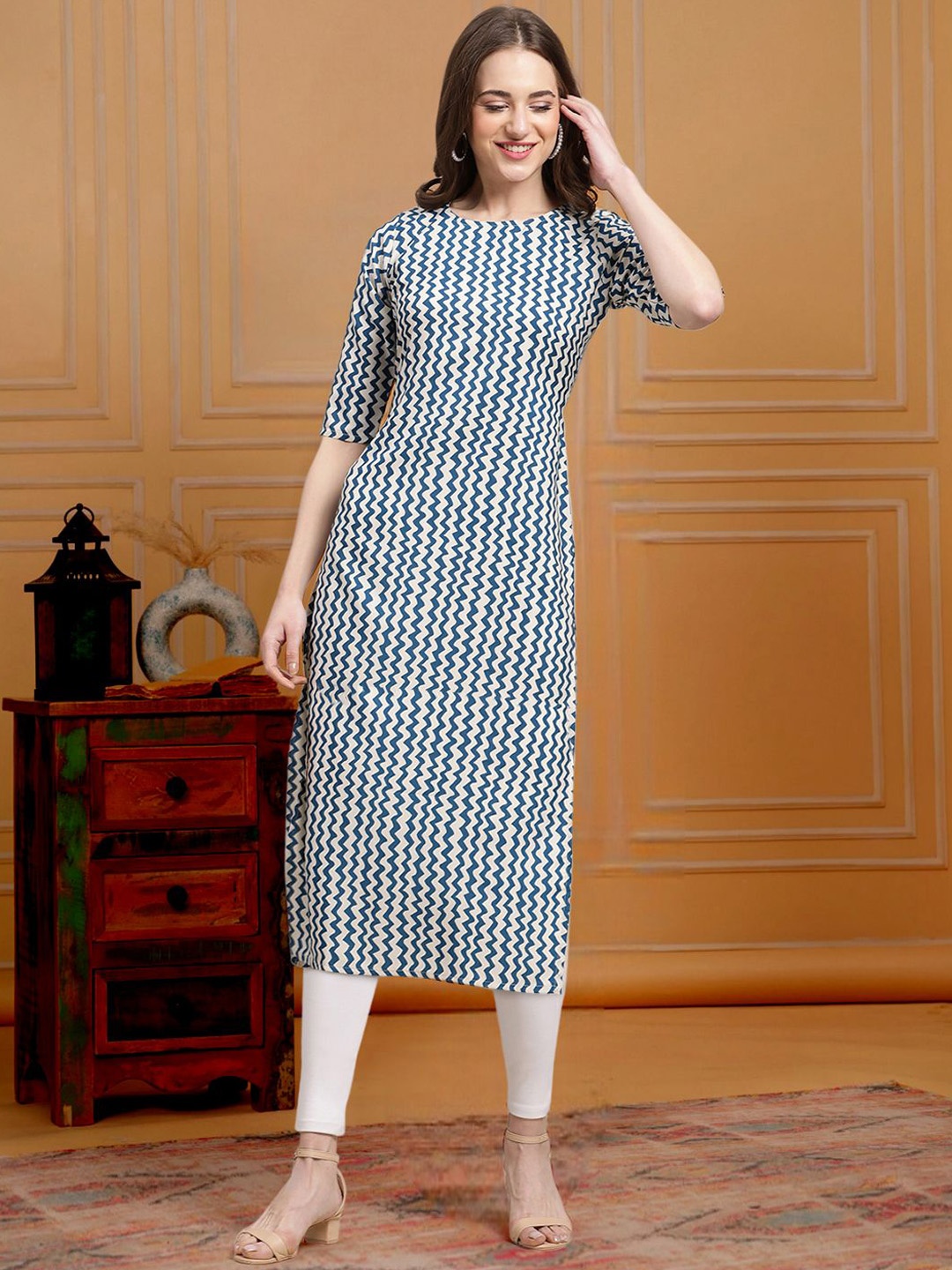

7Threads Chevron Printed Round Neck Short Sleeves Regular Straight Kurta, Blue