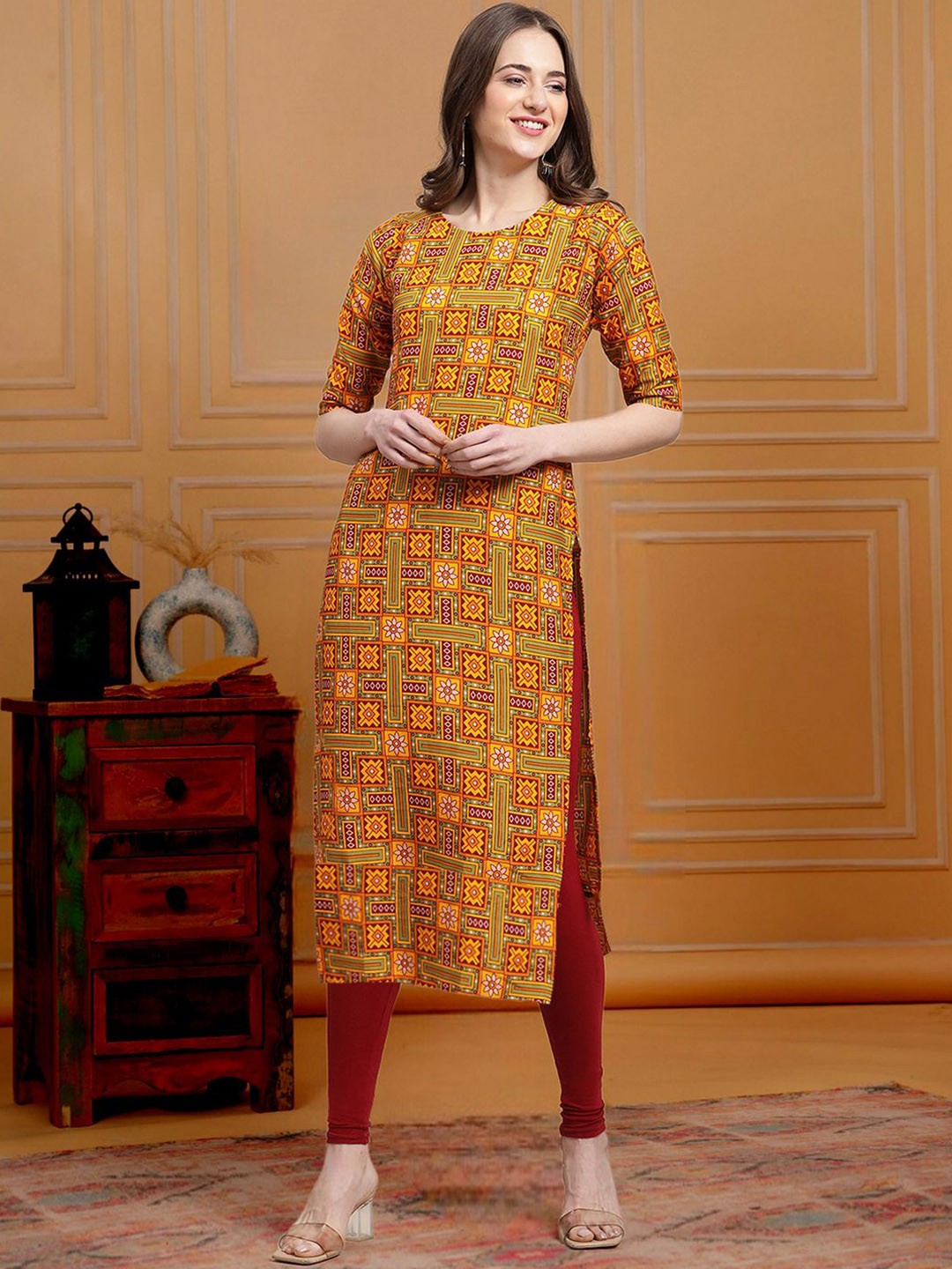

7Threads Geometric Printed Round Neck Short Sleeves Regular Straight Kurta, Mustard