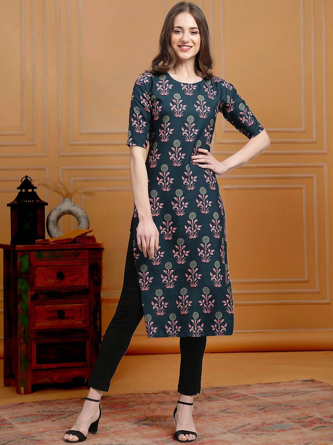 

7Threads Floral Printed Round Neck Short Sleeves Regular Straight Kurta, Blue