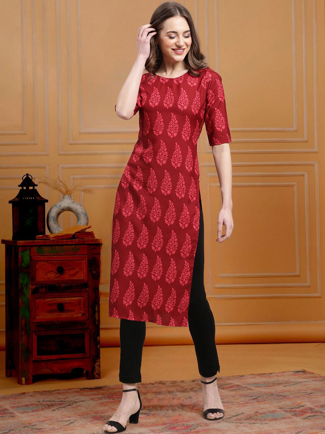 

7Threads Floral Printed Round Neck Short Sleeves Regular Straight Kurta, Red