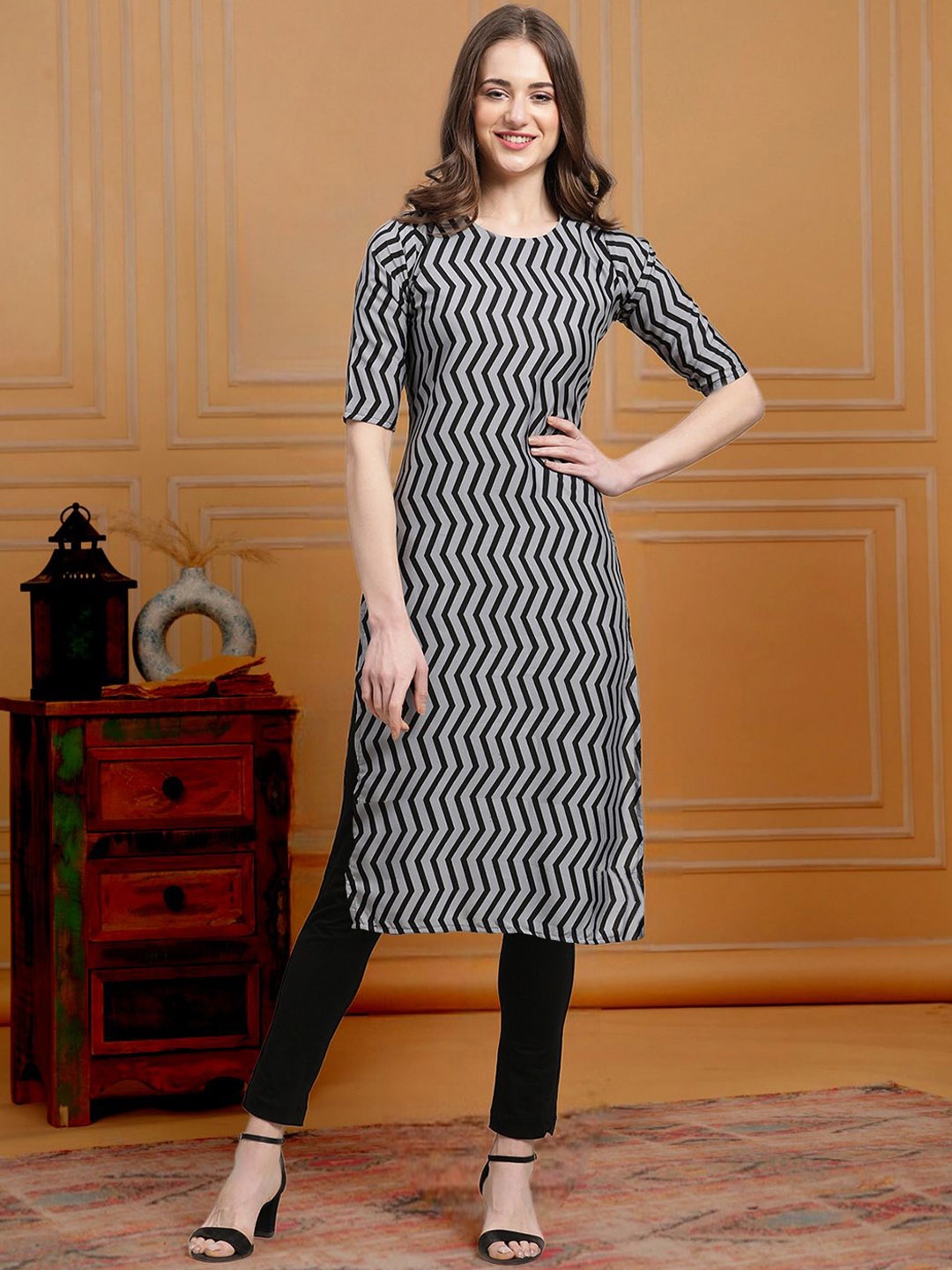 

7Threads Chevron Printed Crepe Straight Kurta, Black