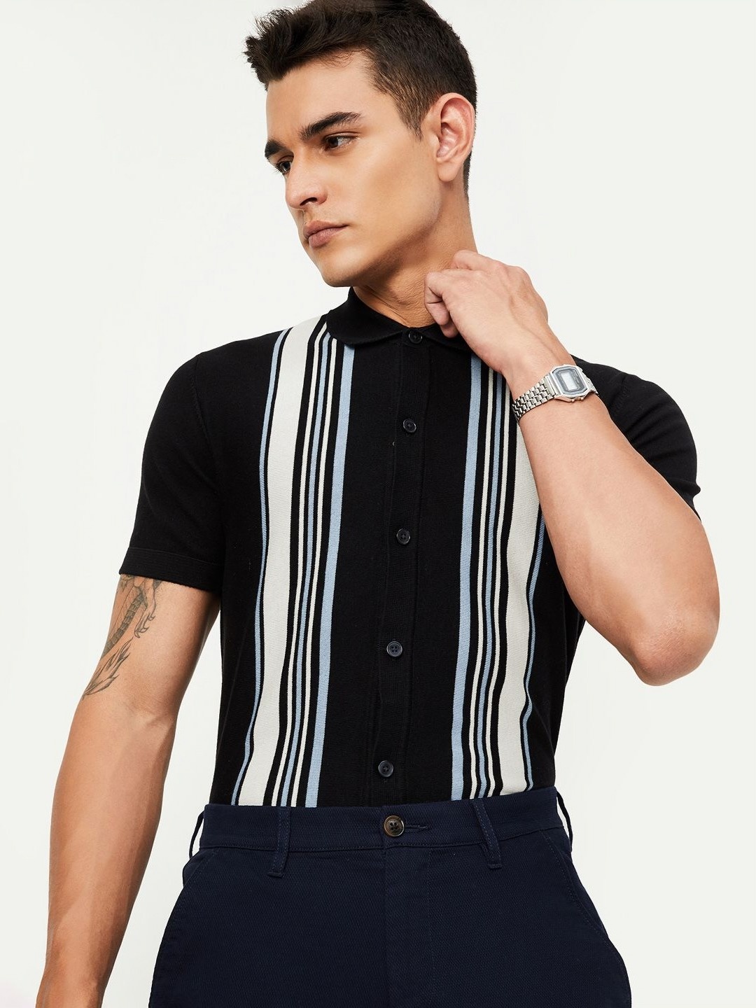 

max Men Vertical Striped Spread Collar Shirt, Black