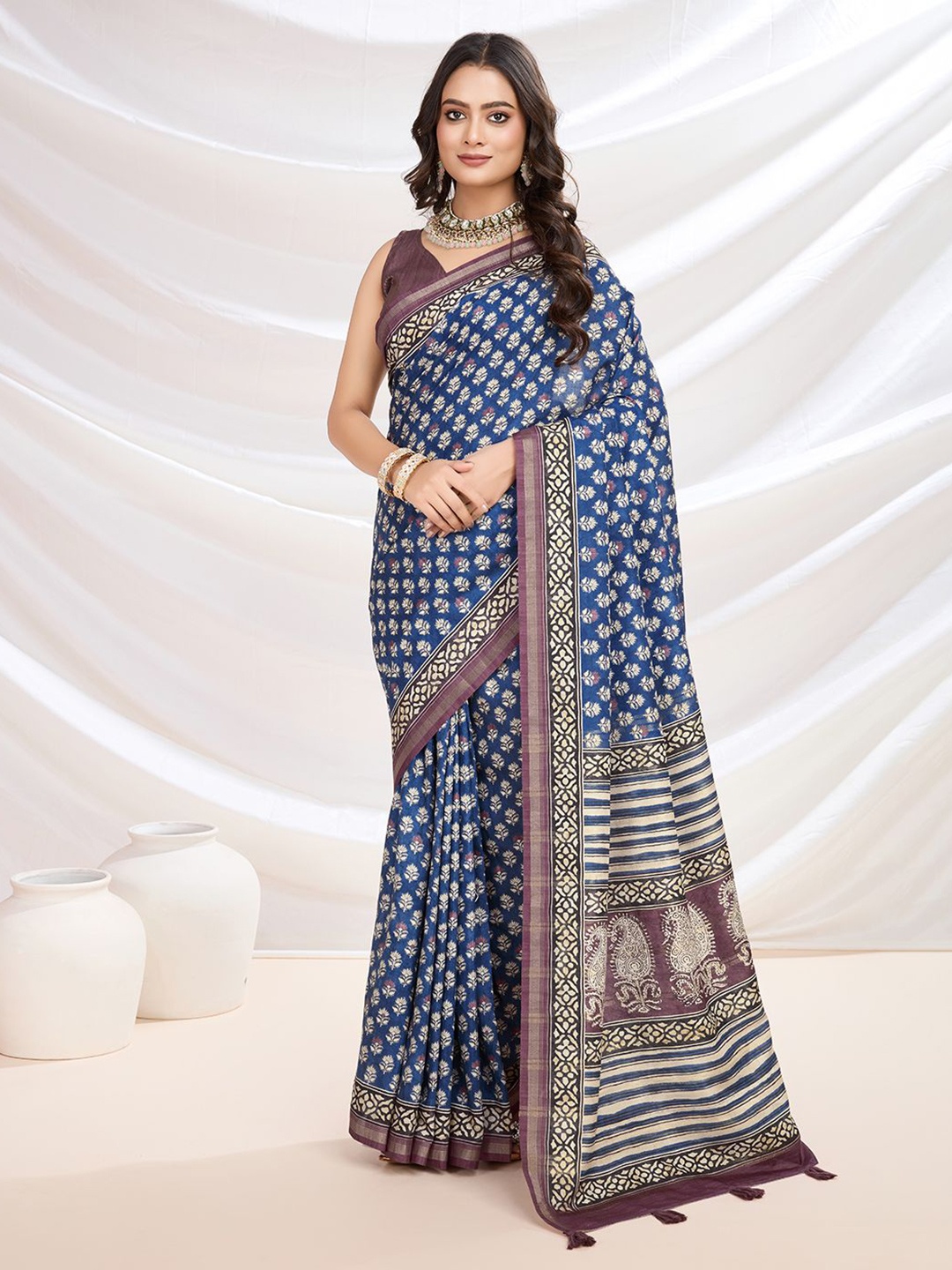 

Ishin Floral Printed Zari Saree With Blouse Piece, Blue