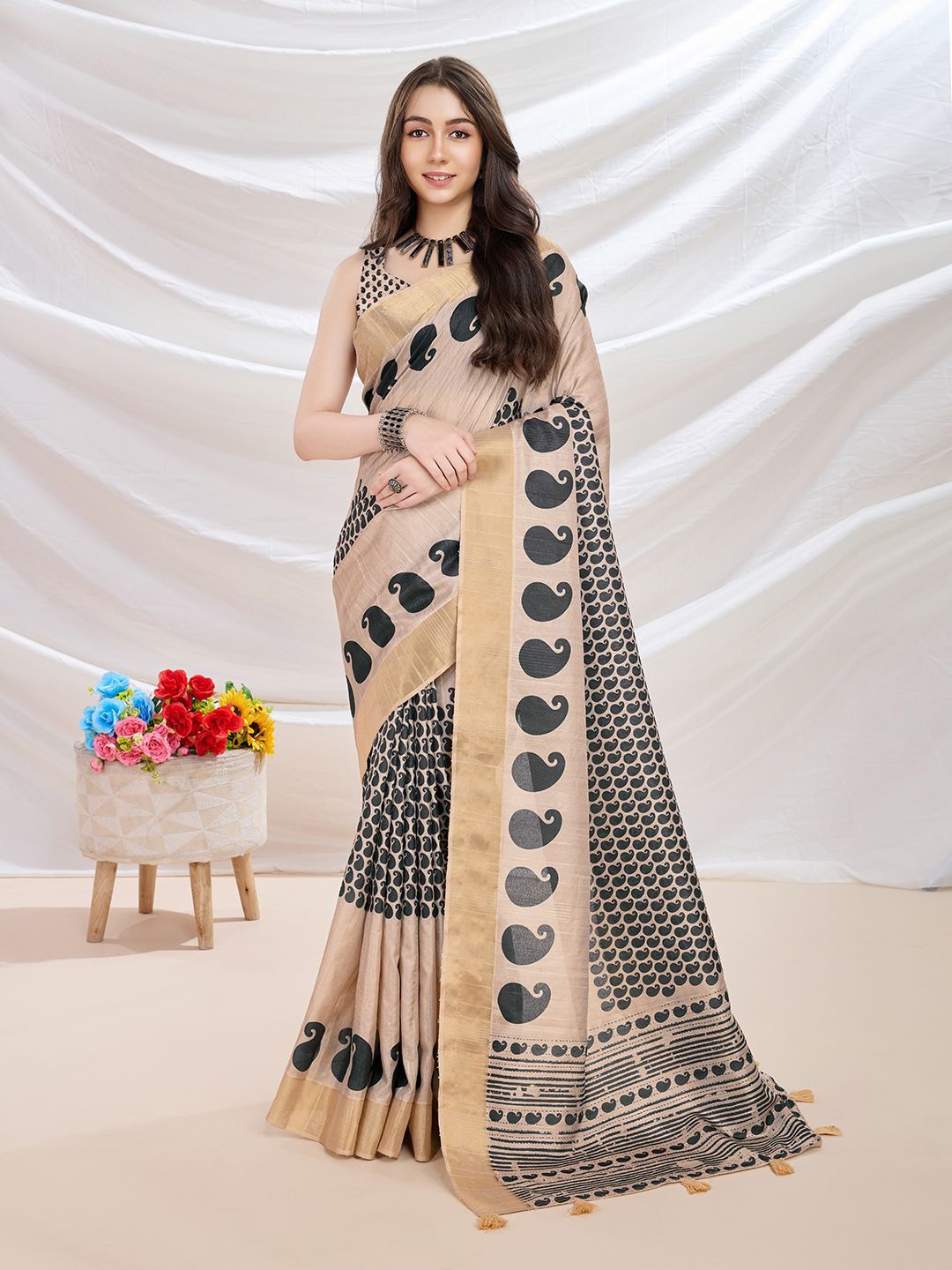 

Ishin Floral Printed Zari Saree With Blouse Piece, Beige