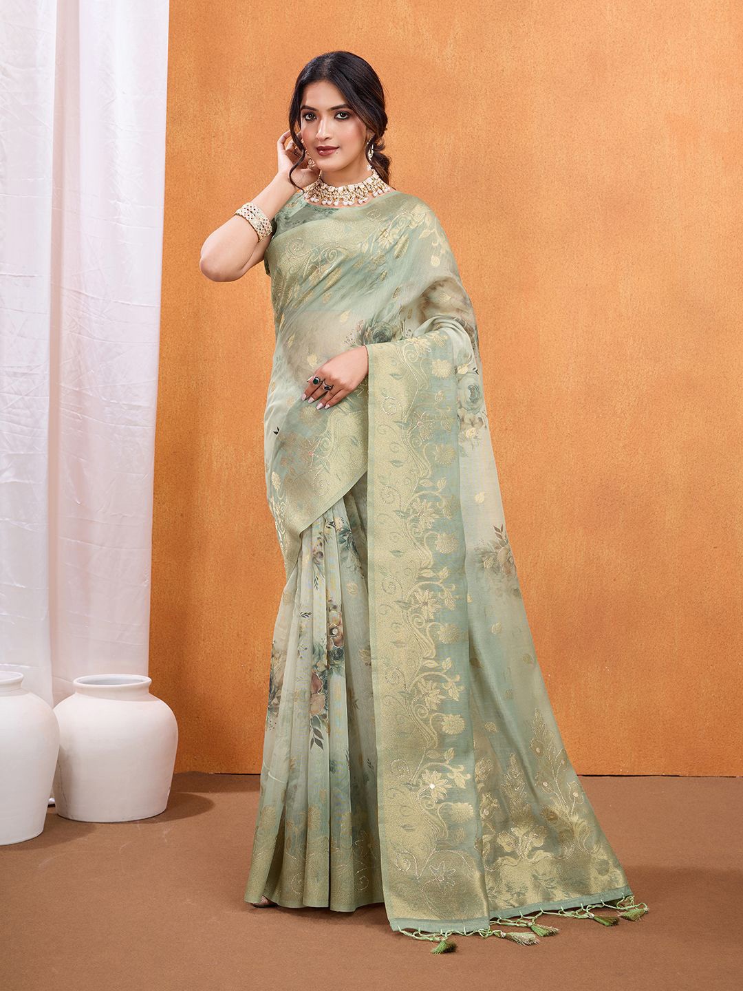 

Ishin Woven Design Zari Saree, Green