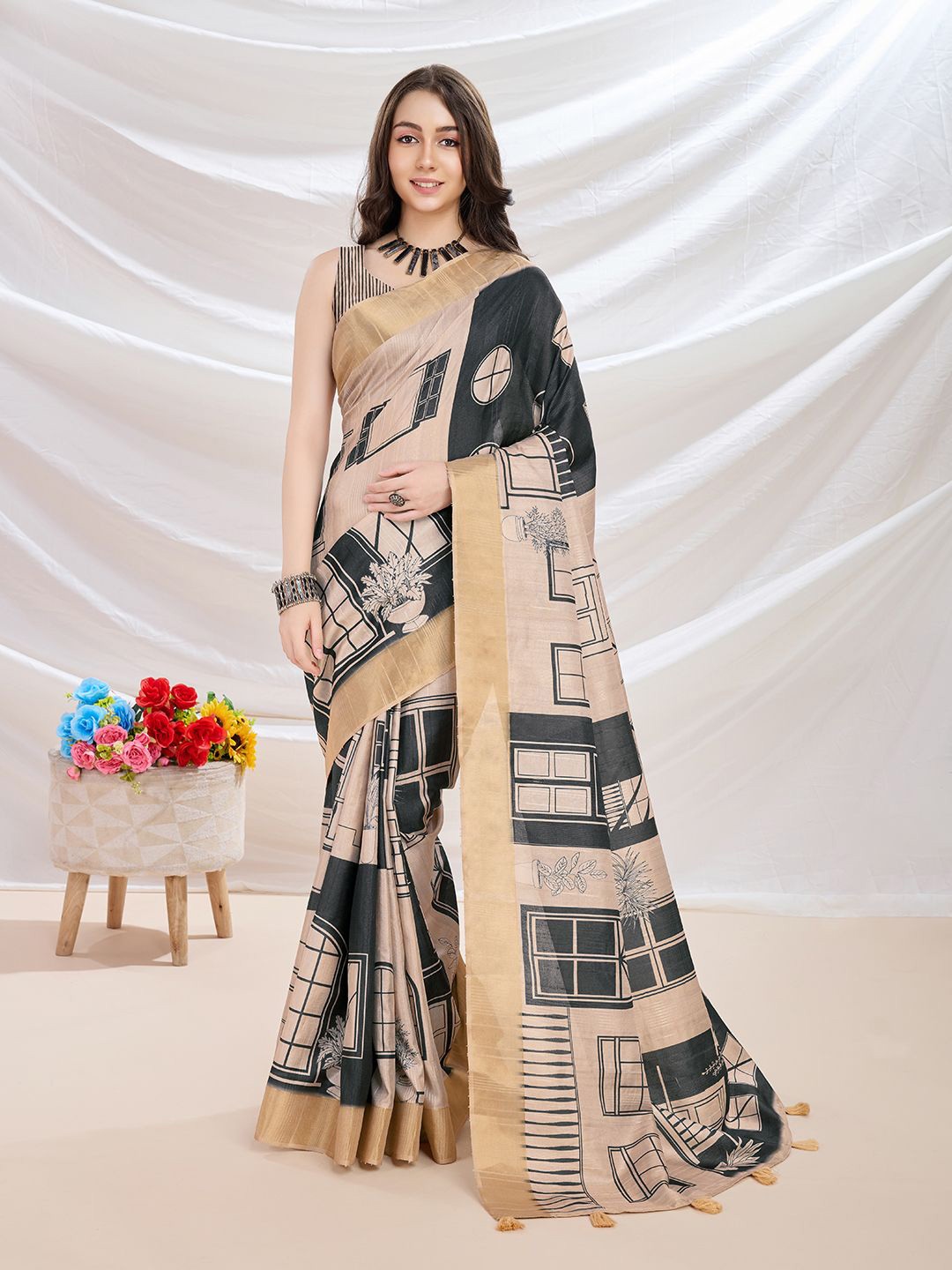 

Ishin Printed Saree With Blouse Piece, Beige