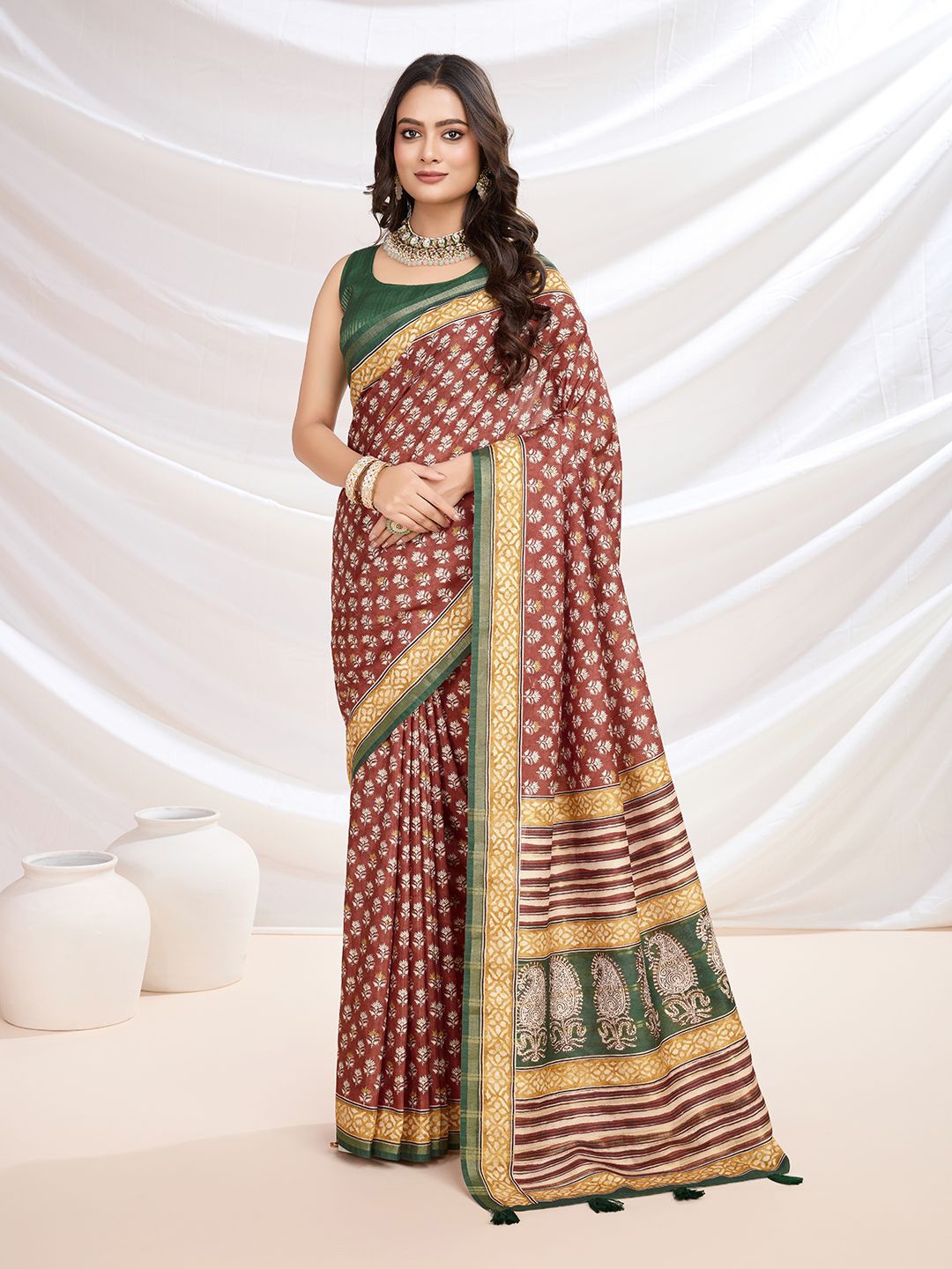 

Ishin Floral Printed Saree With Blouse Piece, Red