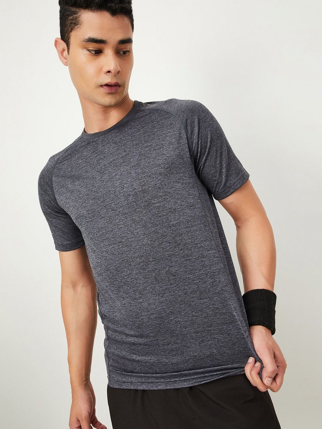 

max Men Solid Round Neck T-shirt, Grey
