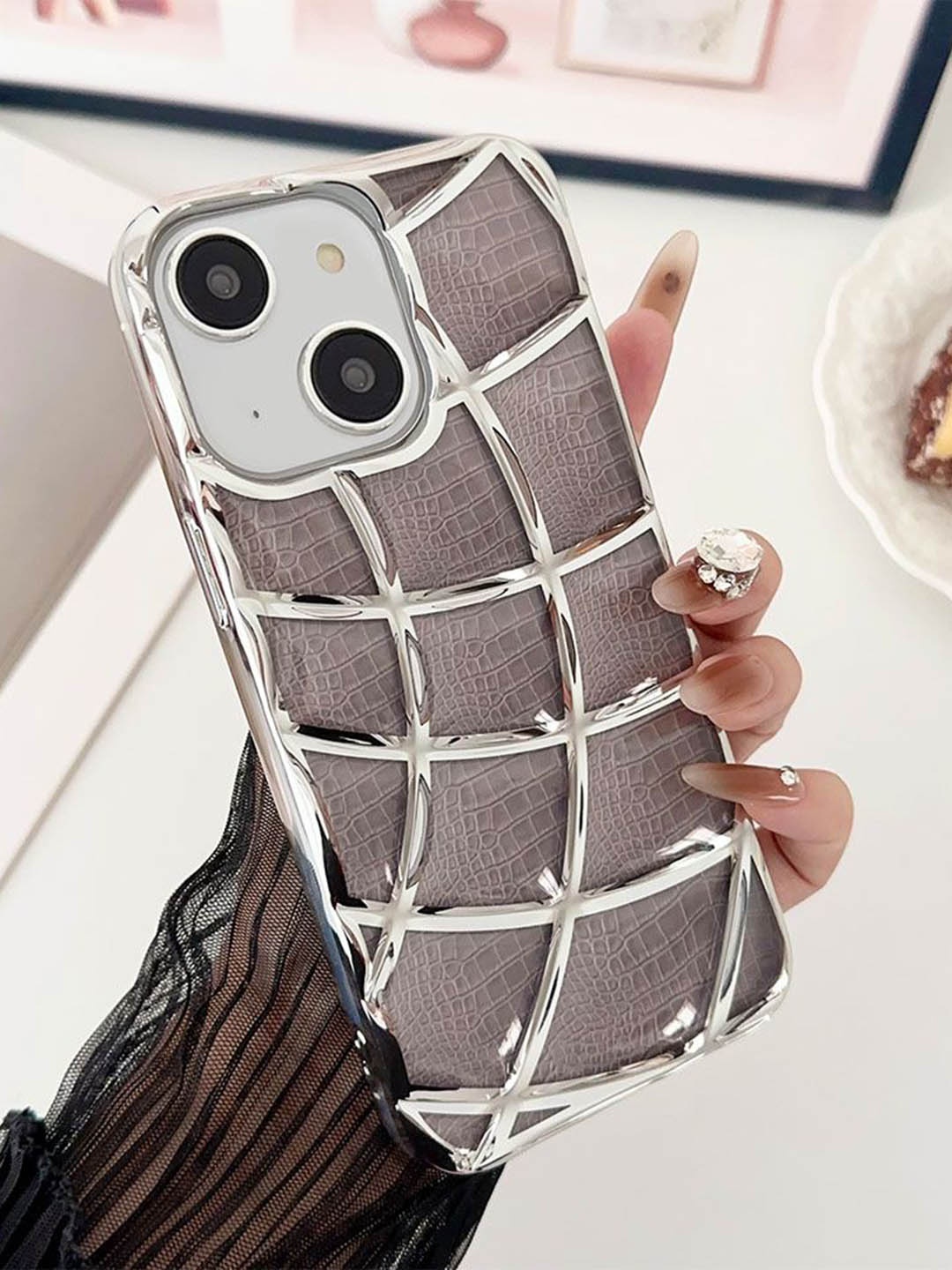 

Luxury Kase Geometric LK143 Electroplated Unique Design iPhone 15 Back Case, Silver