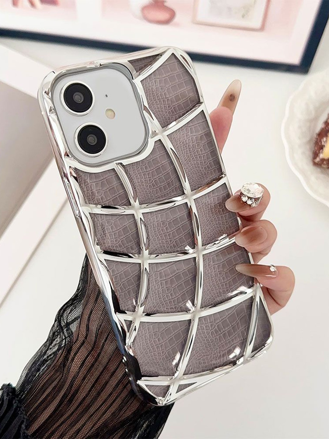

Luxury Kase Geometric LK143 Electroplated Unique Design iPhone 11 Back Case, Silver