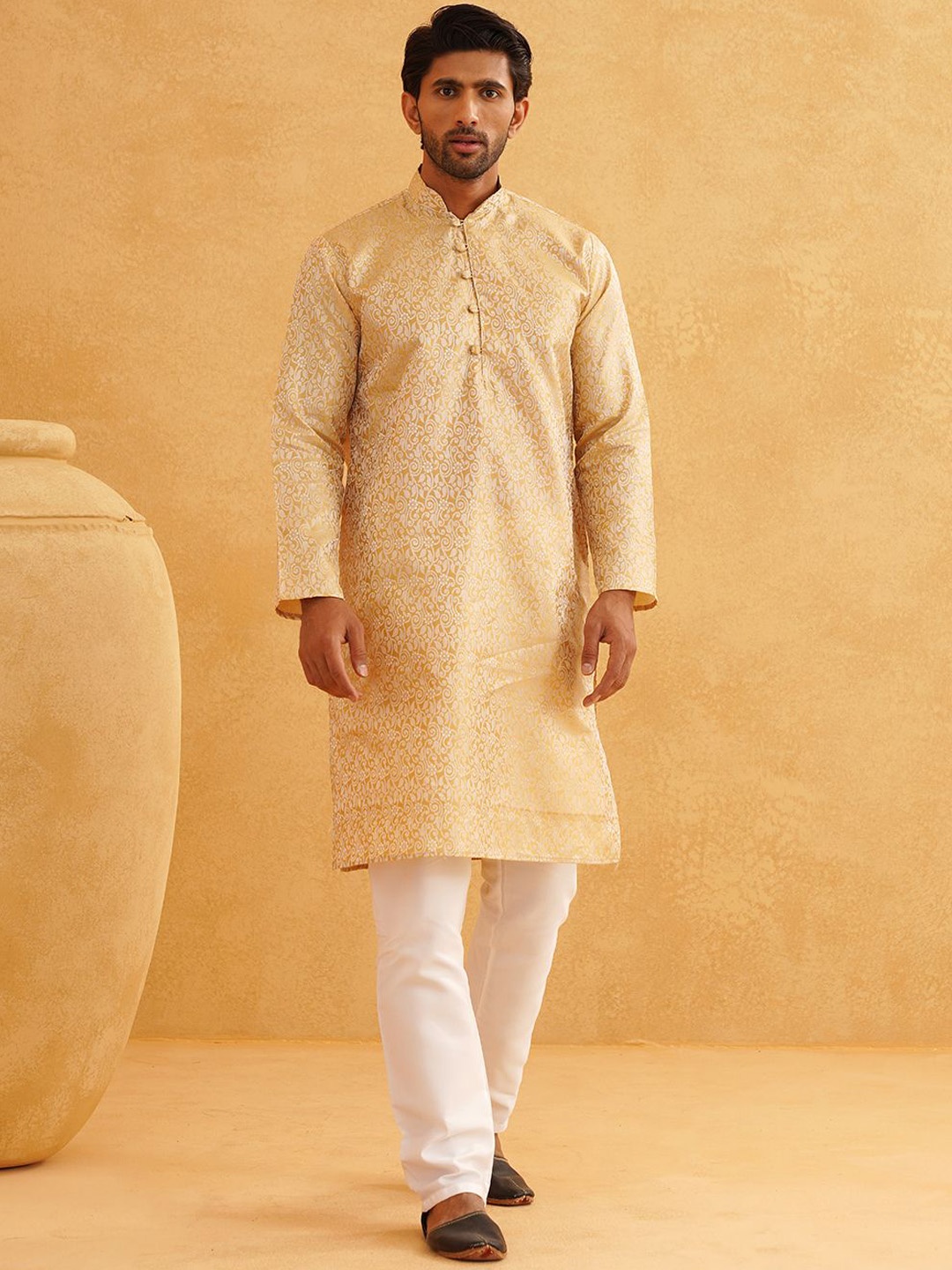

SOJANYA Floral Woven Design Mandarin Collar Straight Kurta With Churidar, Gold