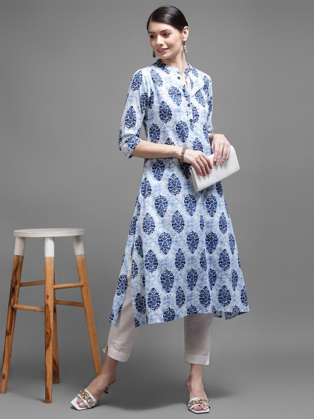 

KALINI Floral Printed Notch Neck Pure Cotton Straight Cotton Kurta, Blue