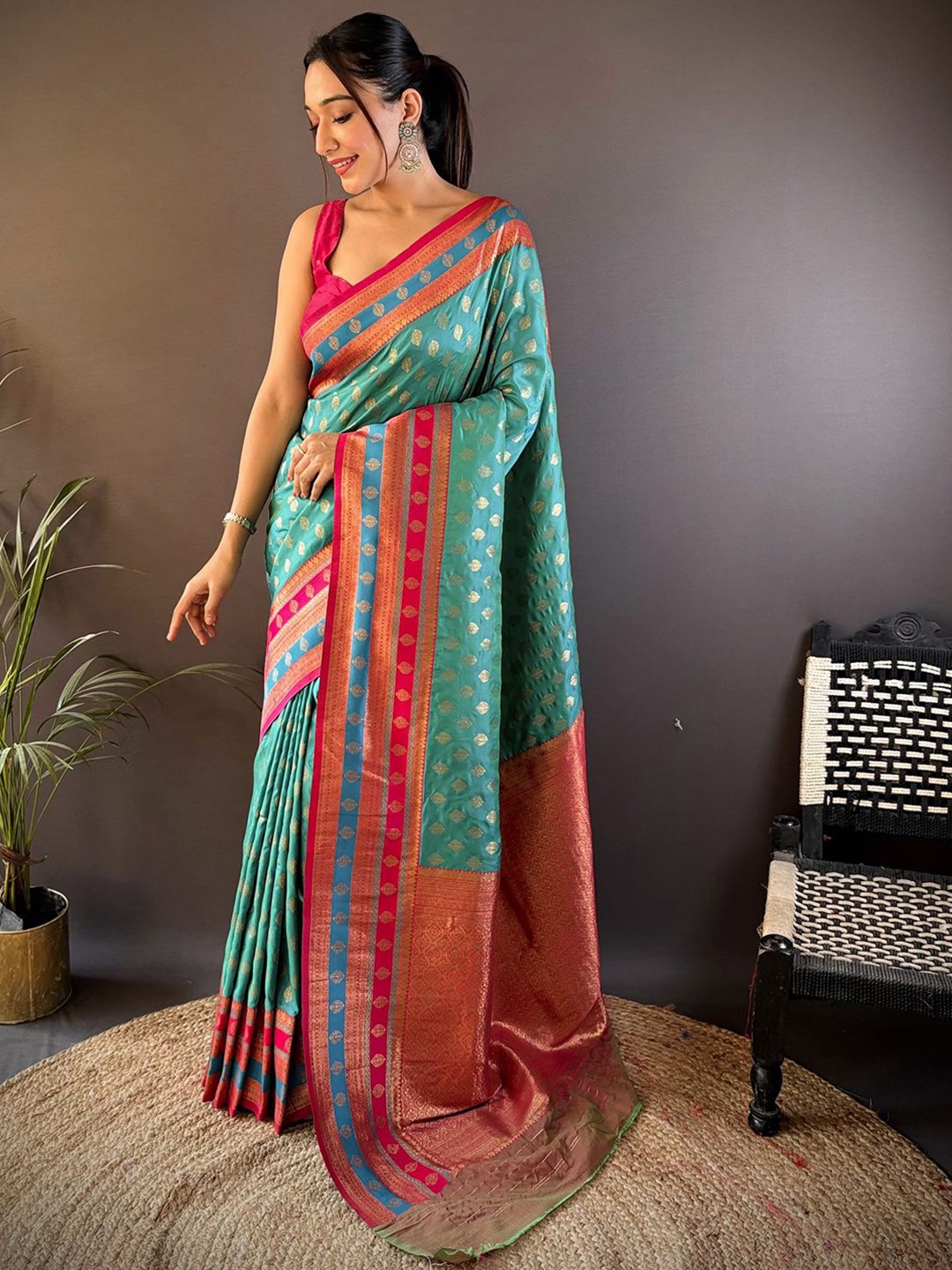 

Mitera Woven Design Banarasi Saree With Blouse Piece, Blue
