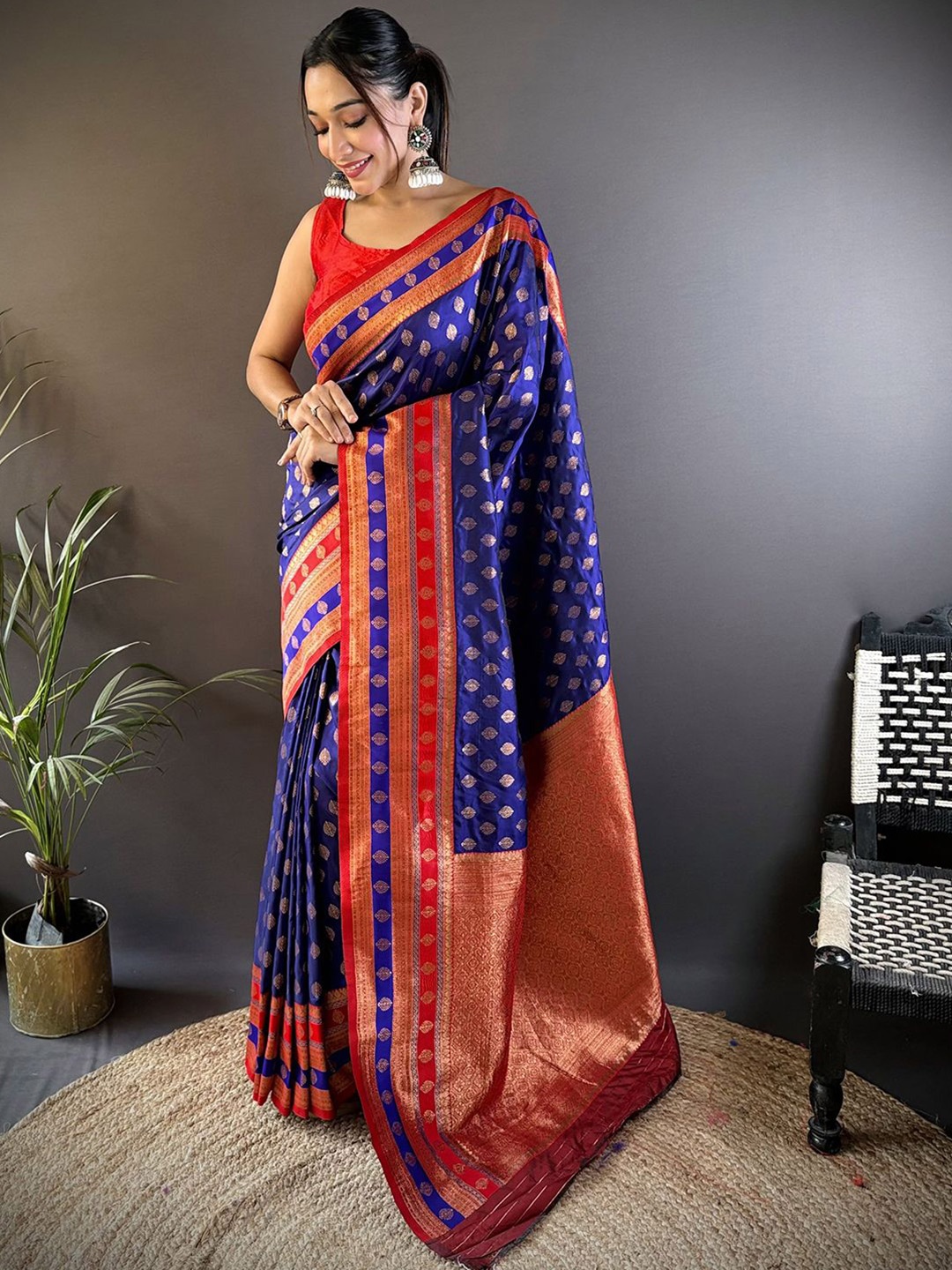 

Mitera Woven Design Banarasi Saree With Blouse Piece, Blue