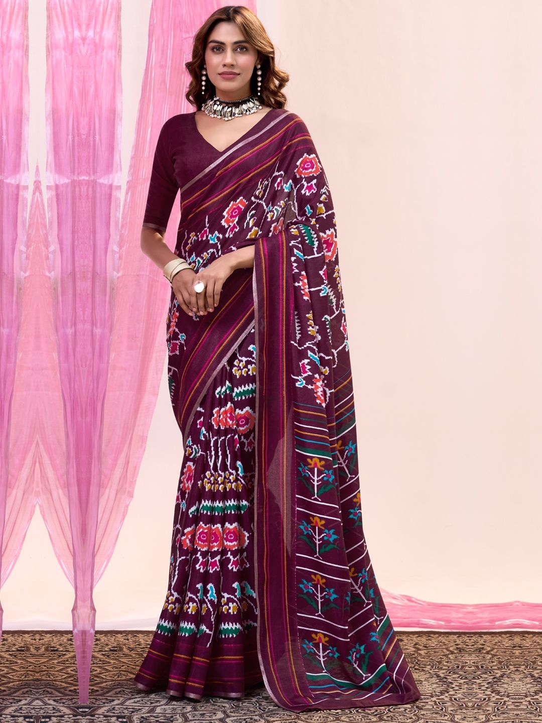 

CHUDIYA Ethnic Motifs Printed Patola Saree, Burgundy