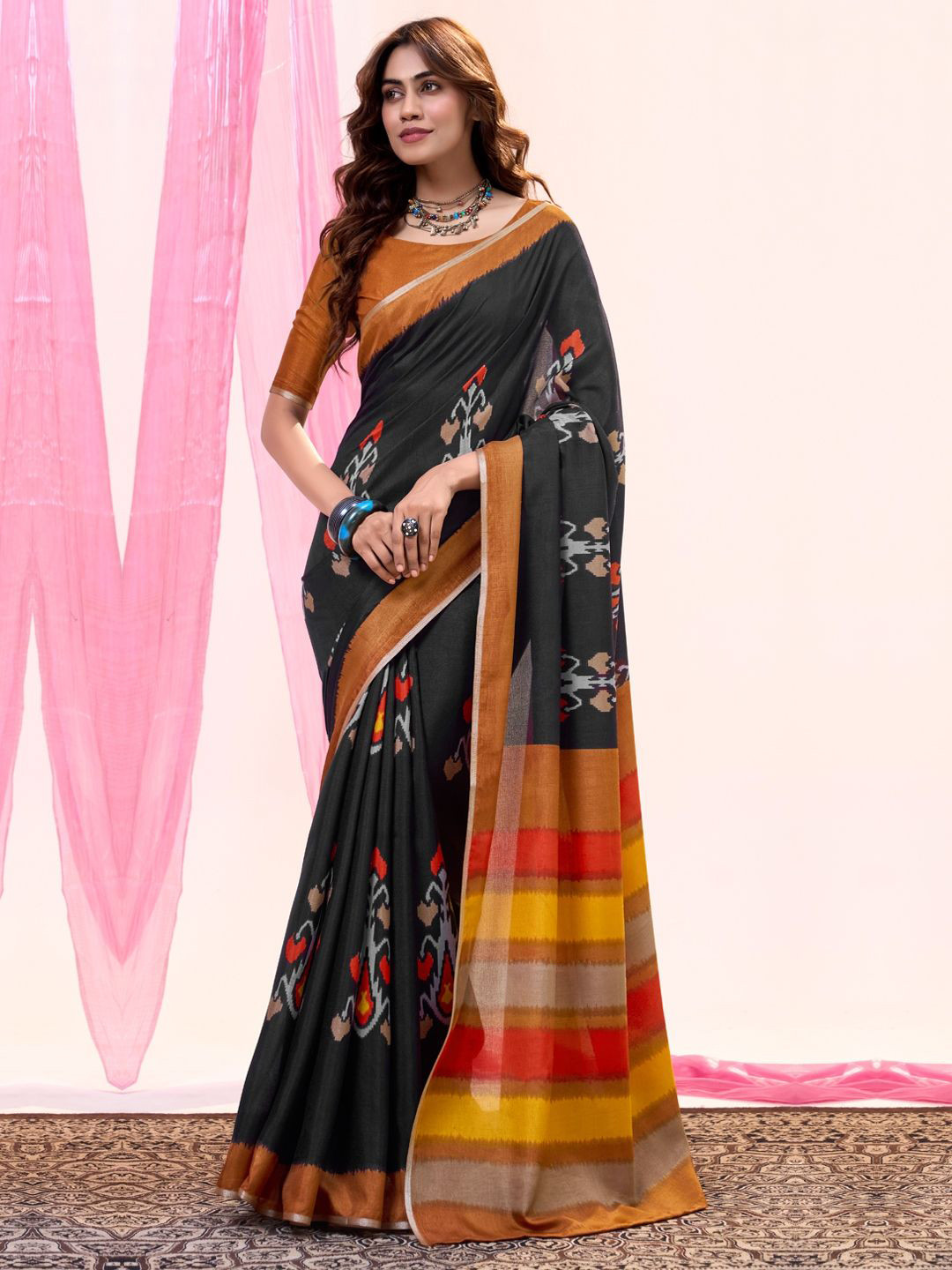 

CHUDIYA Ethnic Motifs Printed Patola Saree, Black