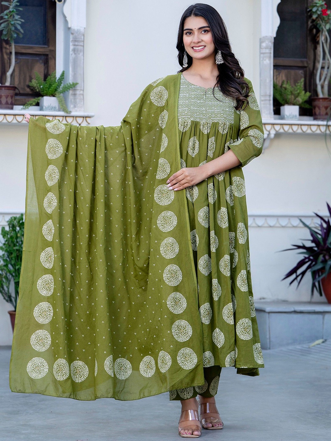 

RAABA Bandhani Printed Notch Neck Thread Work Pure Cotton Anarkali Kurta Set, Green