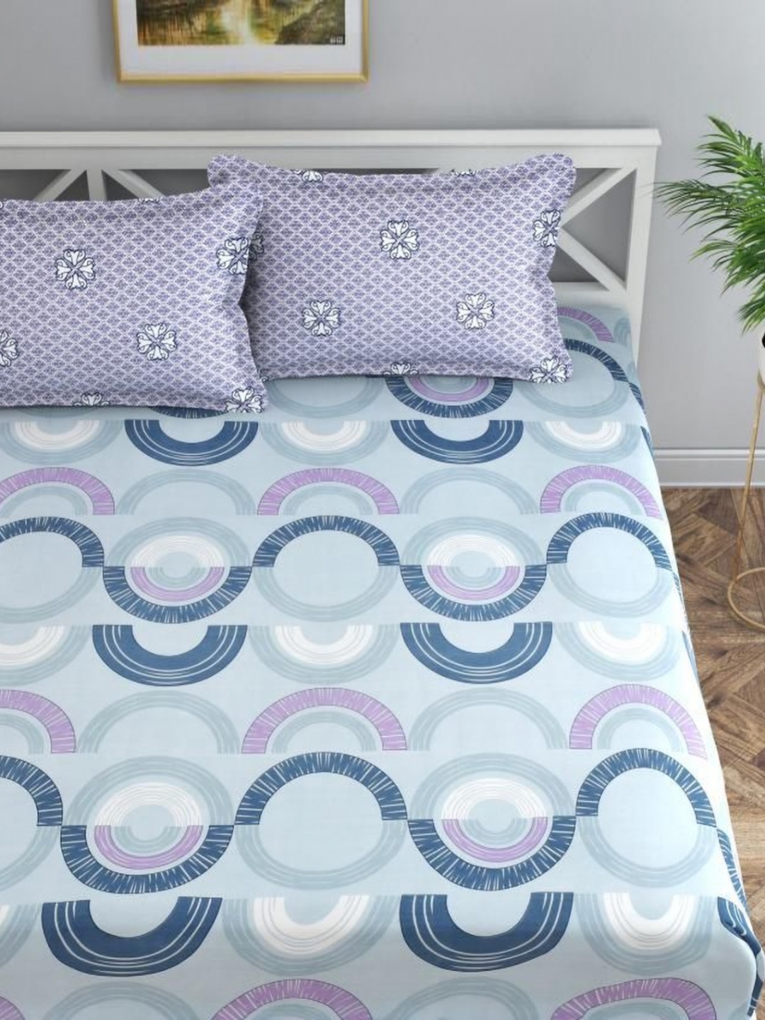 

Florida Blue & White Geometric Printed 200 TC Microfiber King Bedsheet Set 2.28 m x 2.75