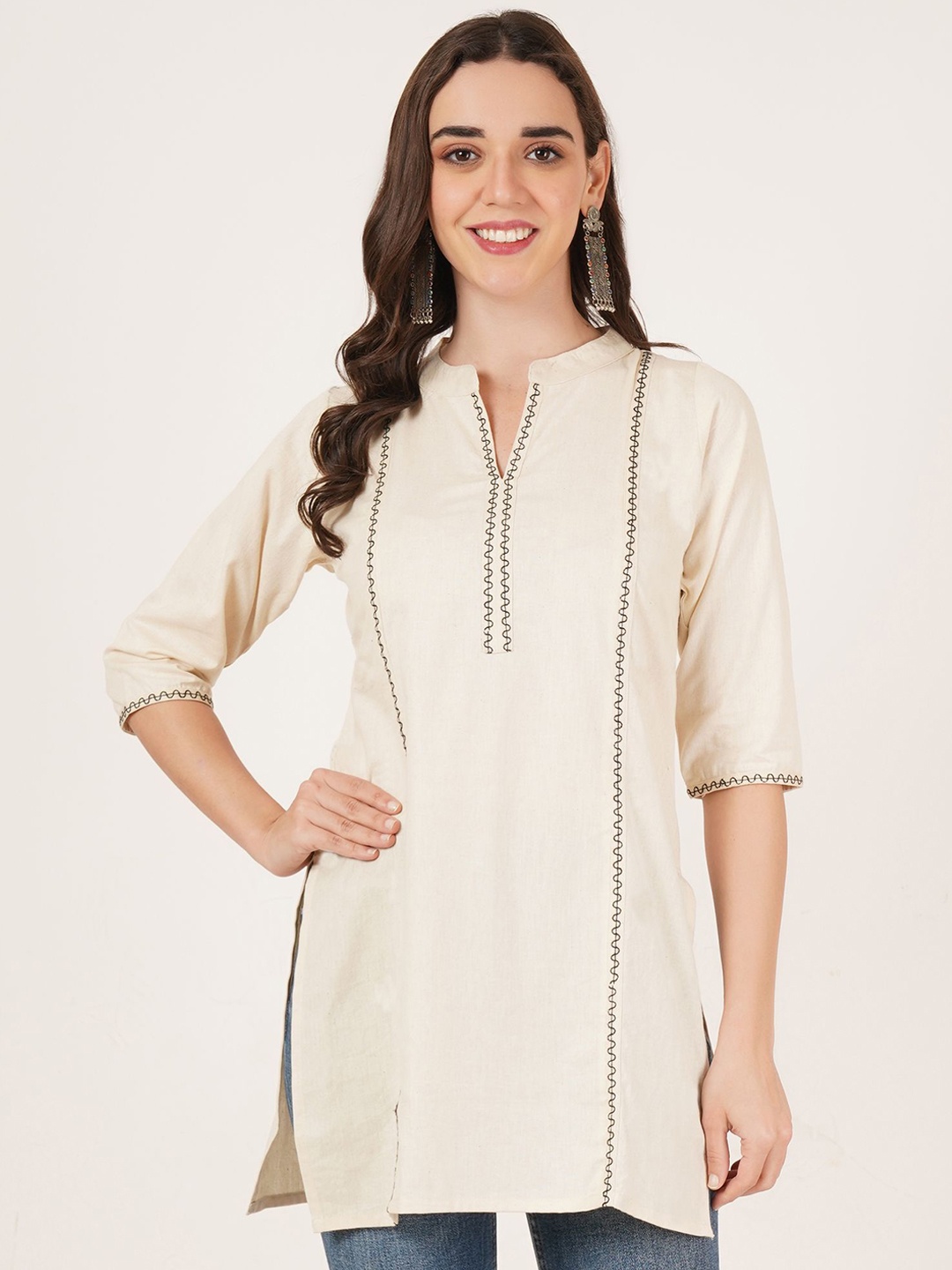 

Brownverse Embroidered Mandarin Collar Gotta Patti Straight Cotton Kurta, Off white